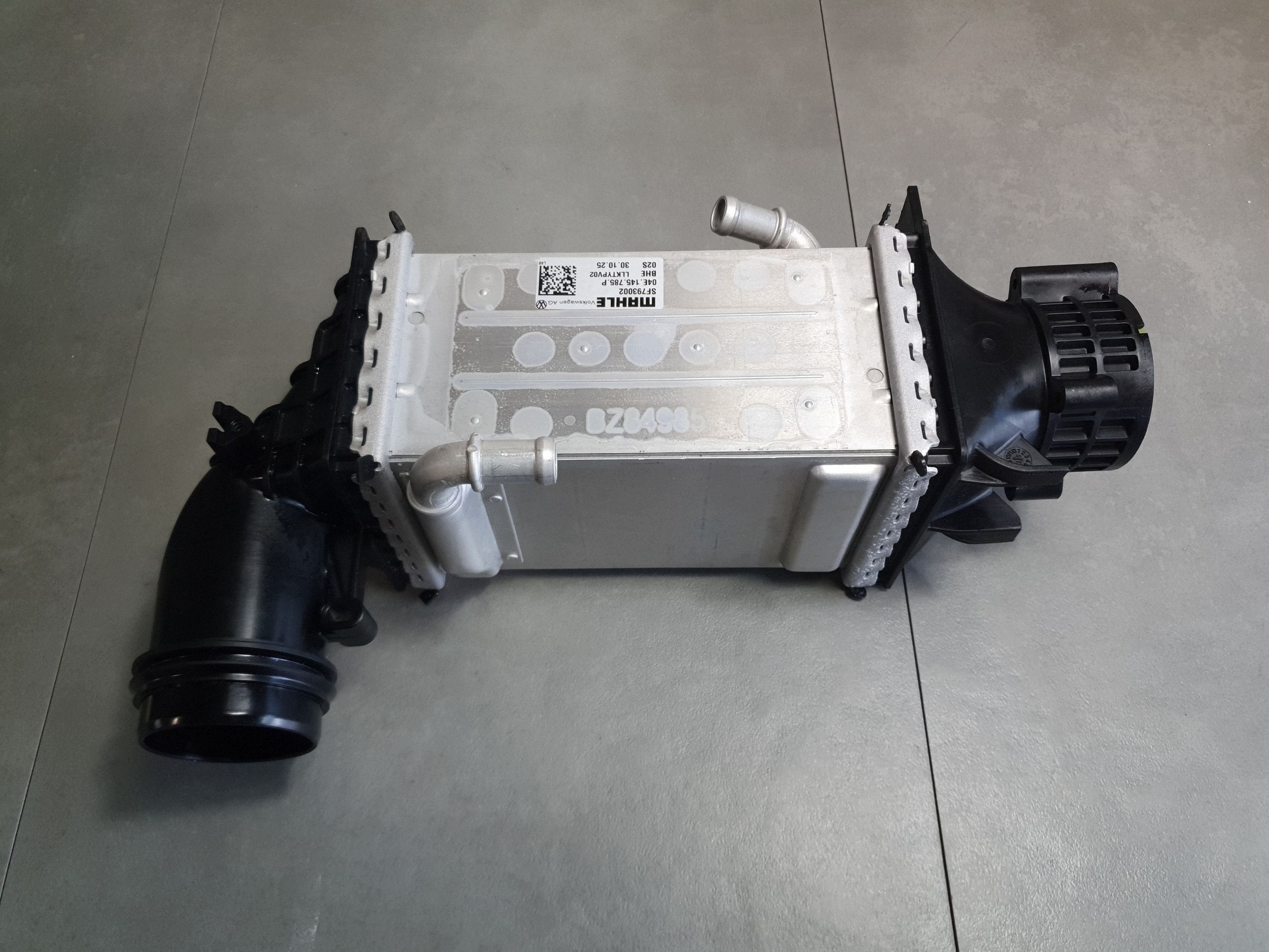 Audi A3 8Y Intercooler Kühler luft 04E145785P
