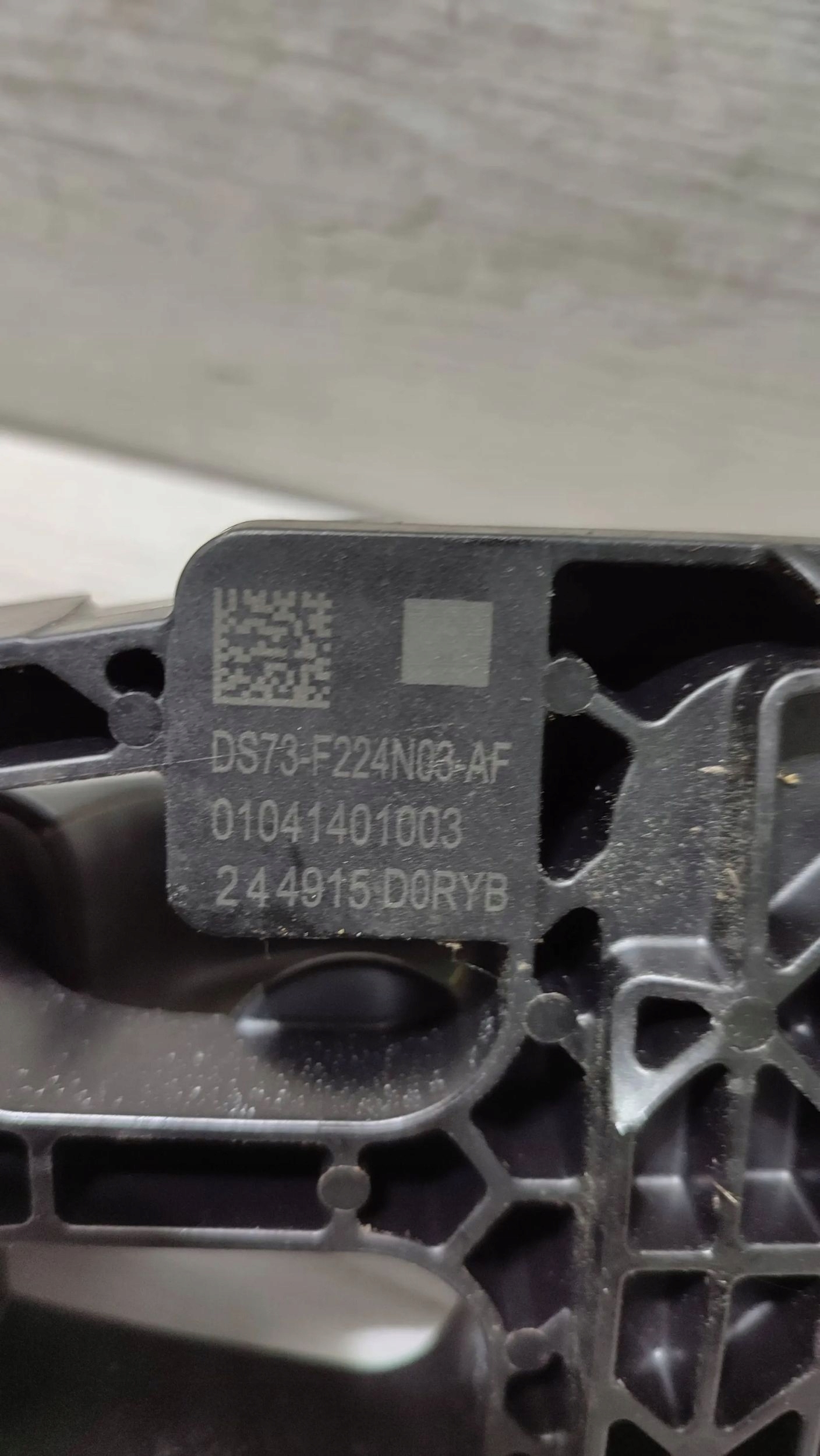 Ford Mondeo MK5 16r 2.0TDCi rear part side left handle exterior