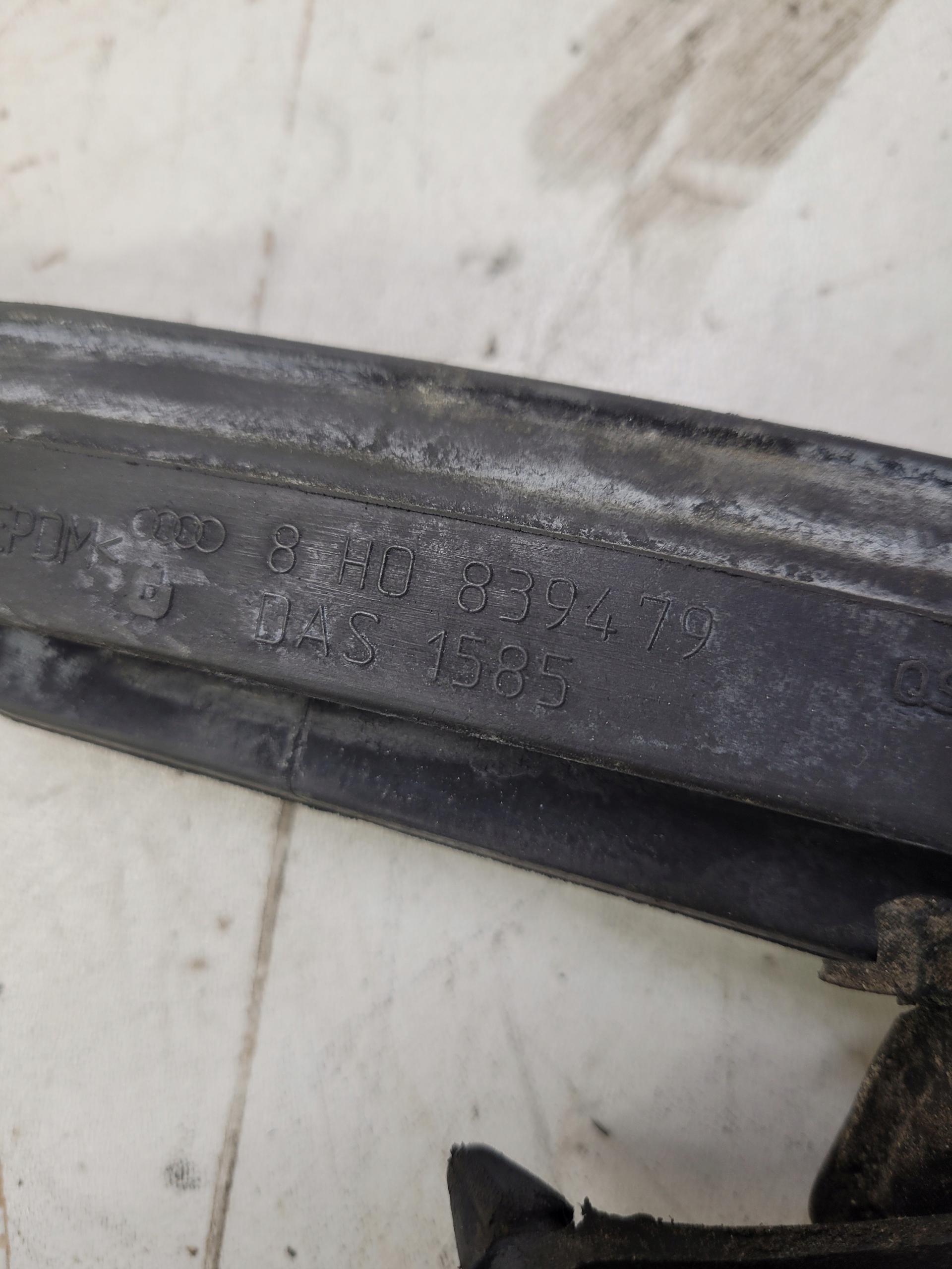 Joint Vitres Arrière L AUDI A4 B6 CABRIO 8H0839479