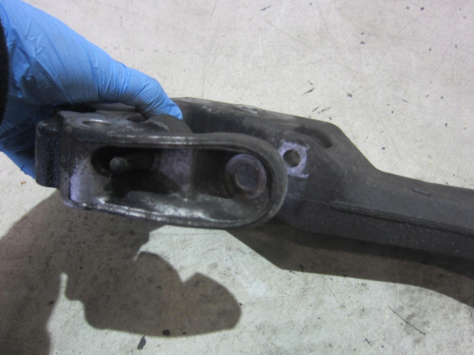 BMW F10 F01 F07 F11 F12 4X4 ŁAPA PODPORA SKRZYNI BIEGÓW BELKA 22326777615 Typ samochodu Samochody osobowe