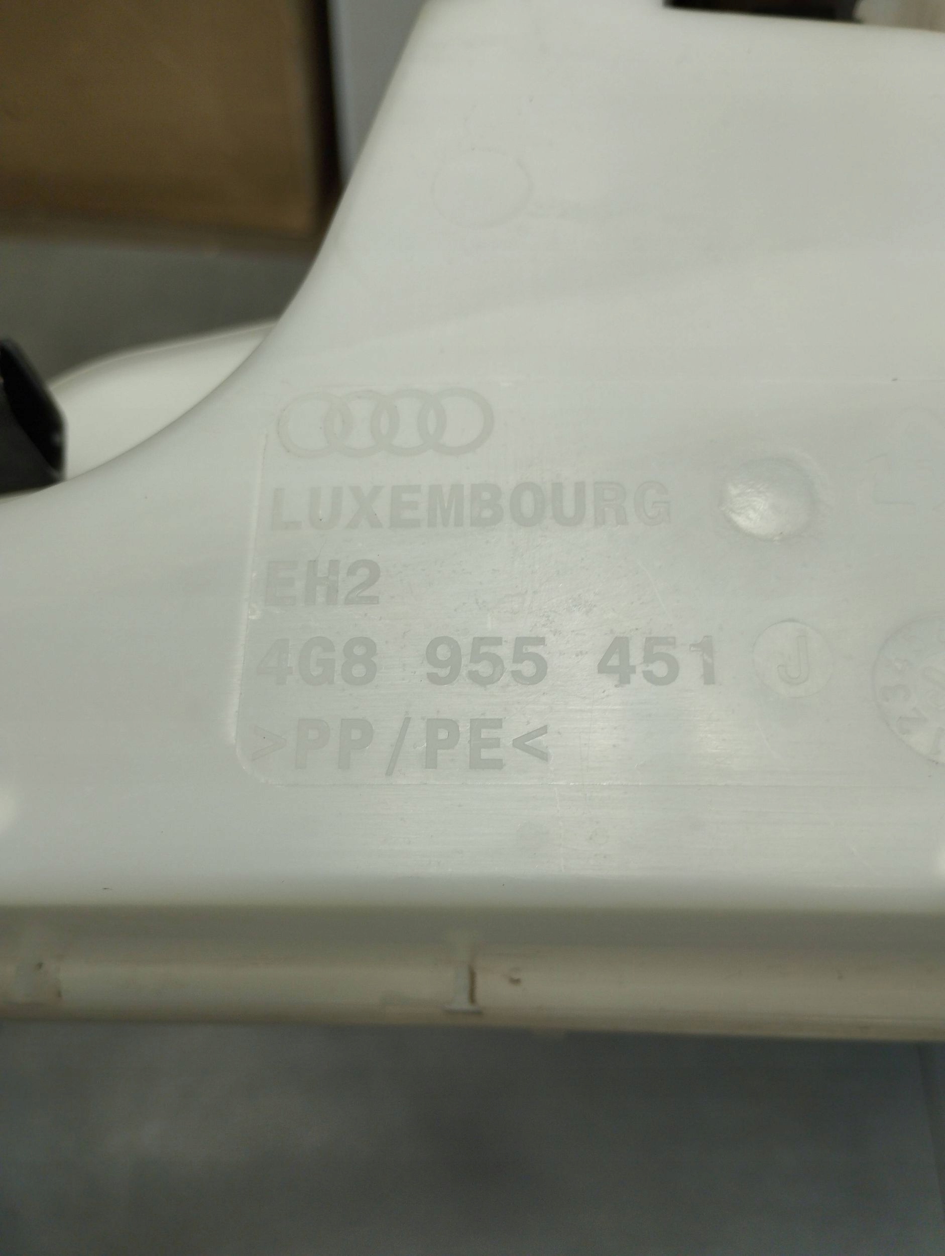Audi A7 4G 2016 washer fluid tank POMPKI 4G8955451J