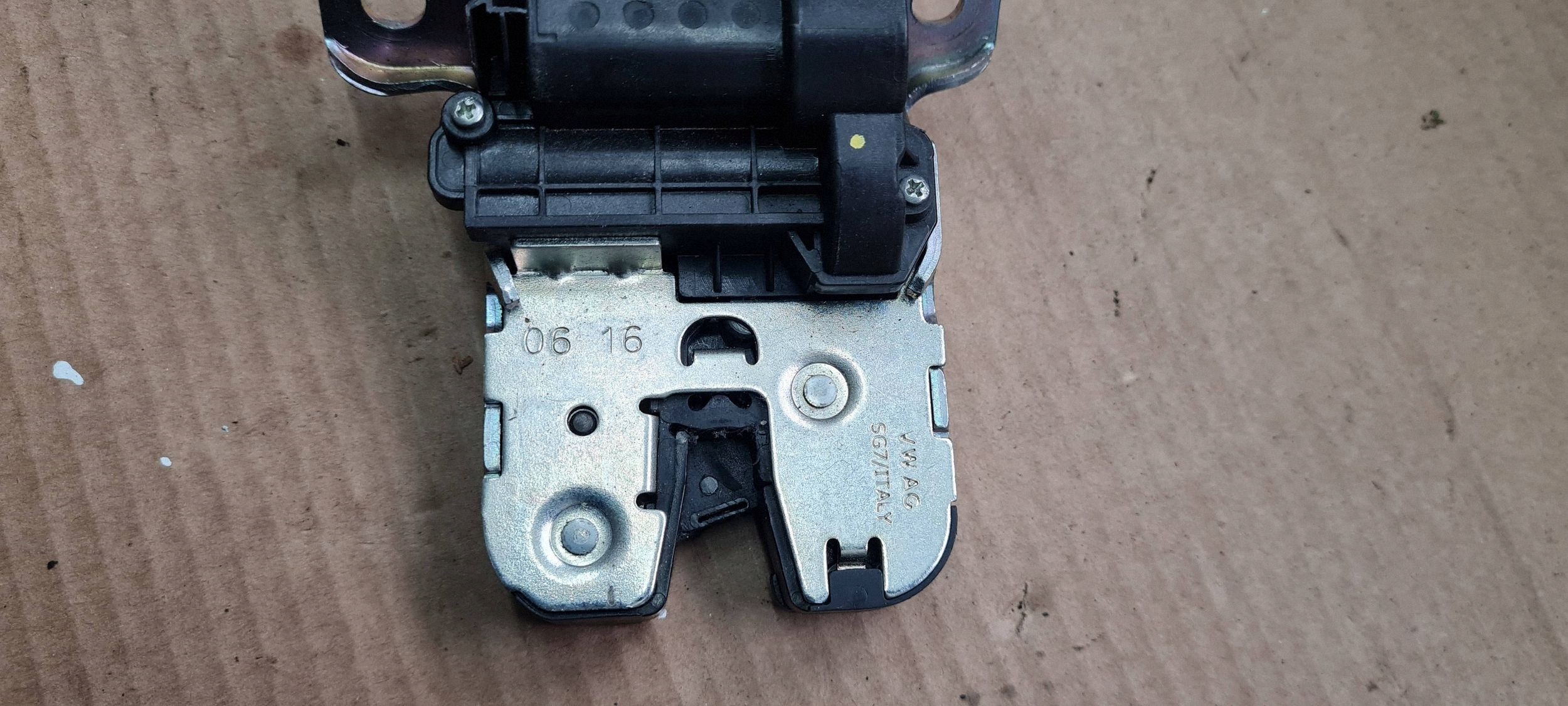 A4 B9 8W lock bonnet boot rear part rear AUDI A5 8W 3G0827503A