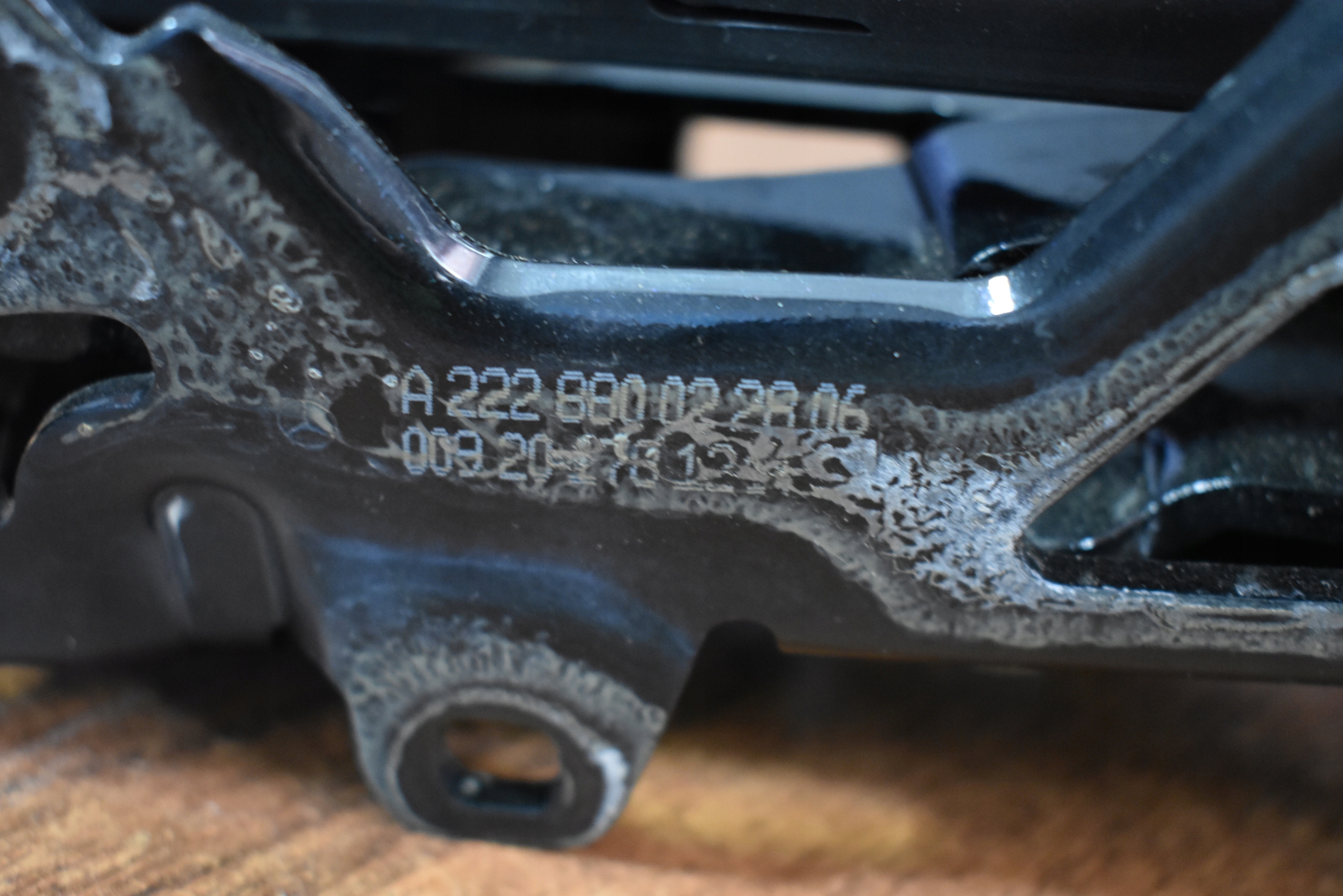 hinge bonnets right damper KPL. MERCEDES W222 1