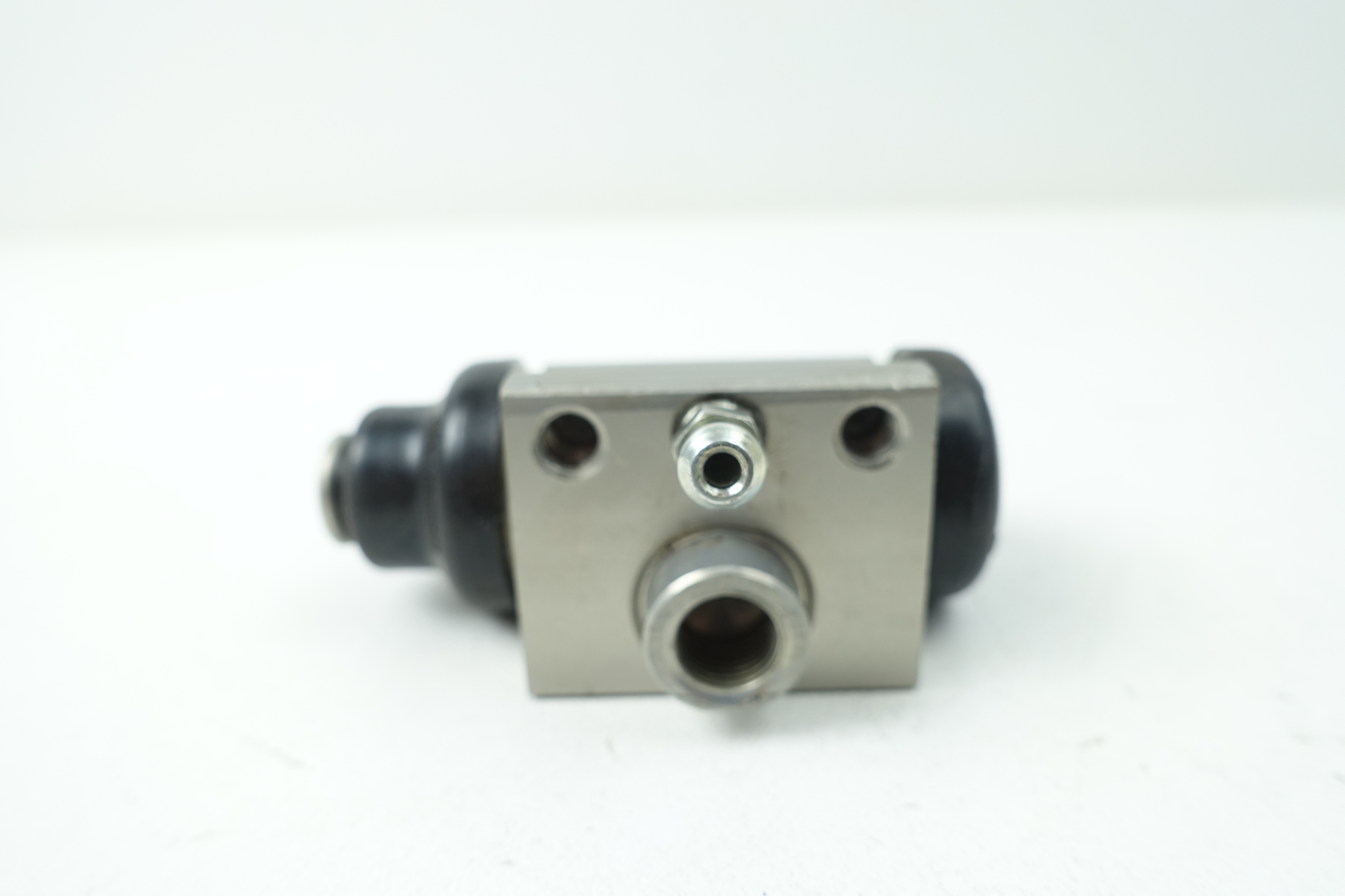 CYLINDEREK HAMULCOWY RENAULT TWINGO II 788278987R Part number 24 3217 1730 3