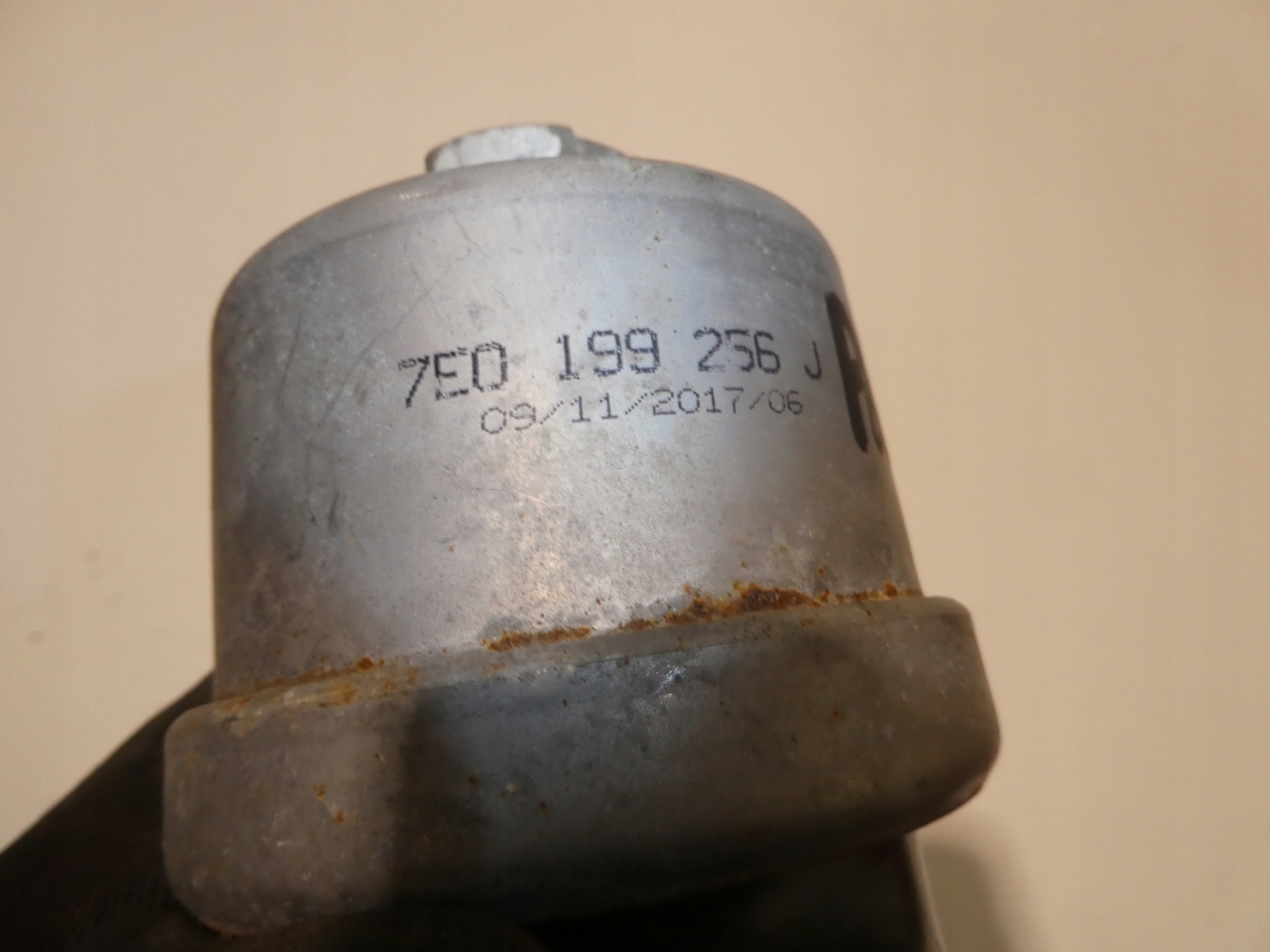 engine mount VW T5 LIFT 2.0 TDI 7E0199256J