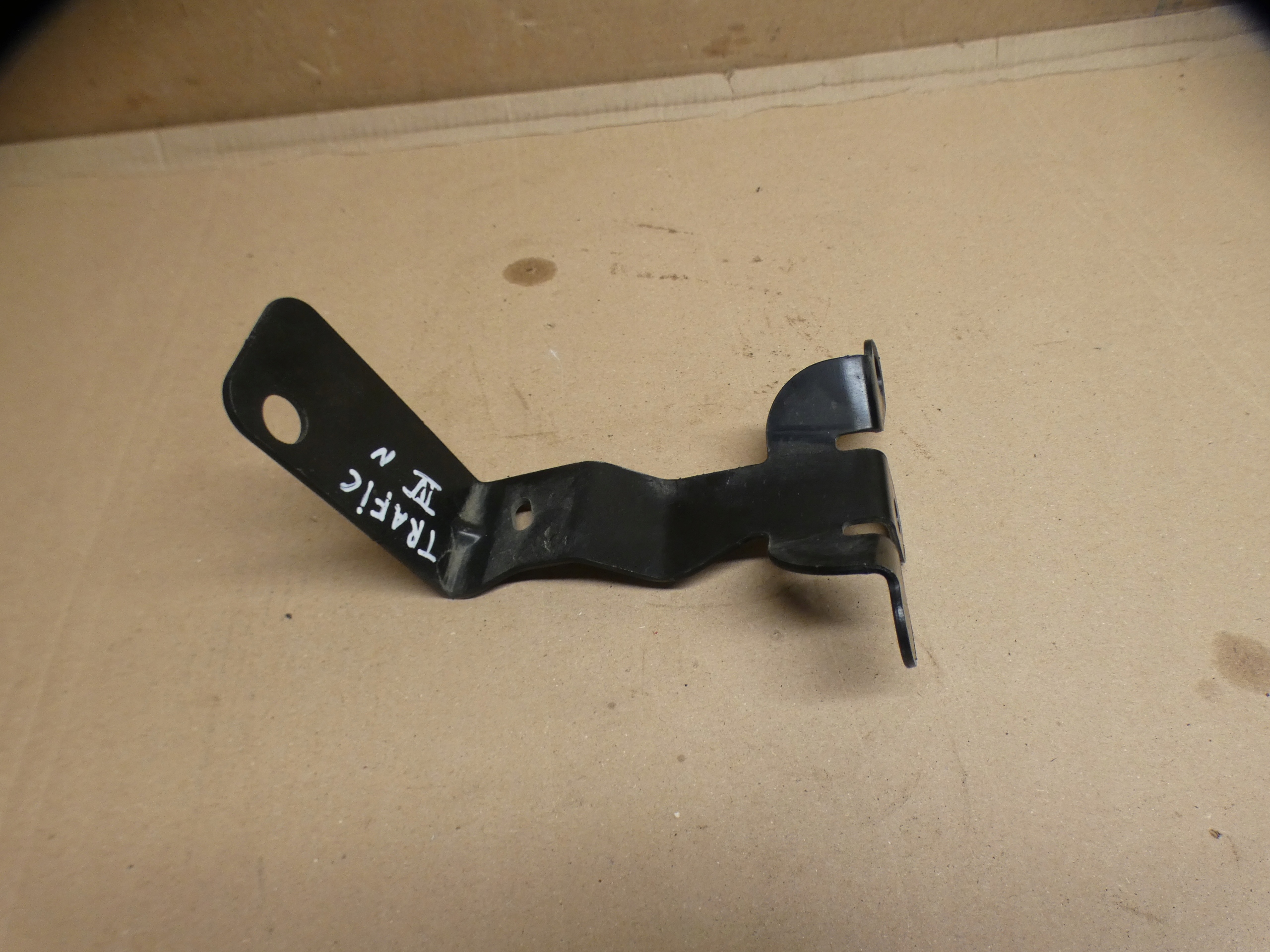 Support plaque Console RENAULT TRAFIC III 1.6 DCI 747880849R