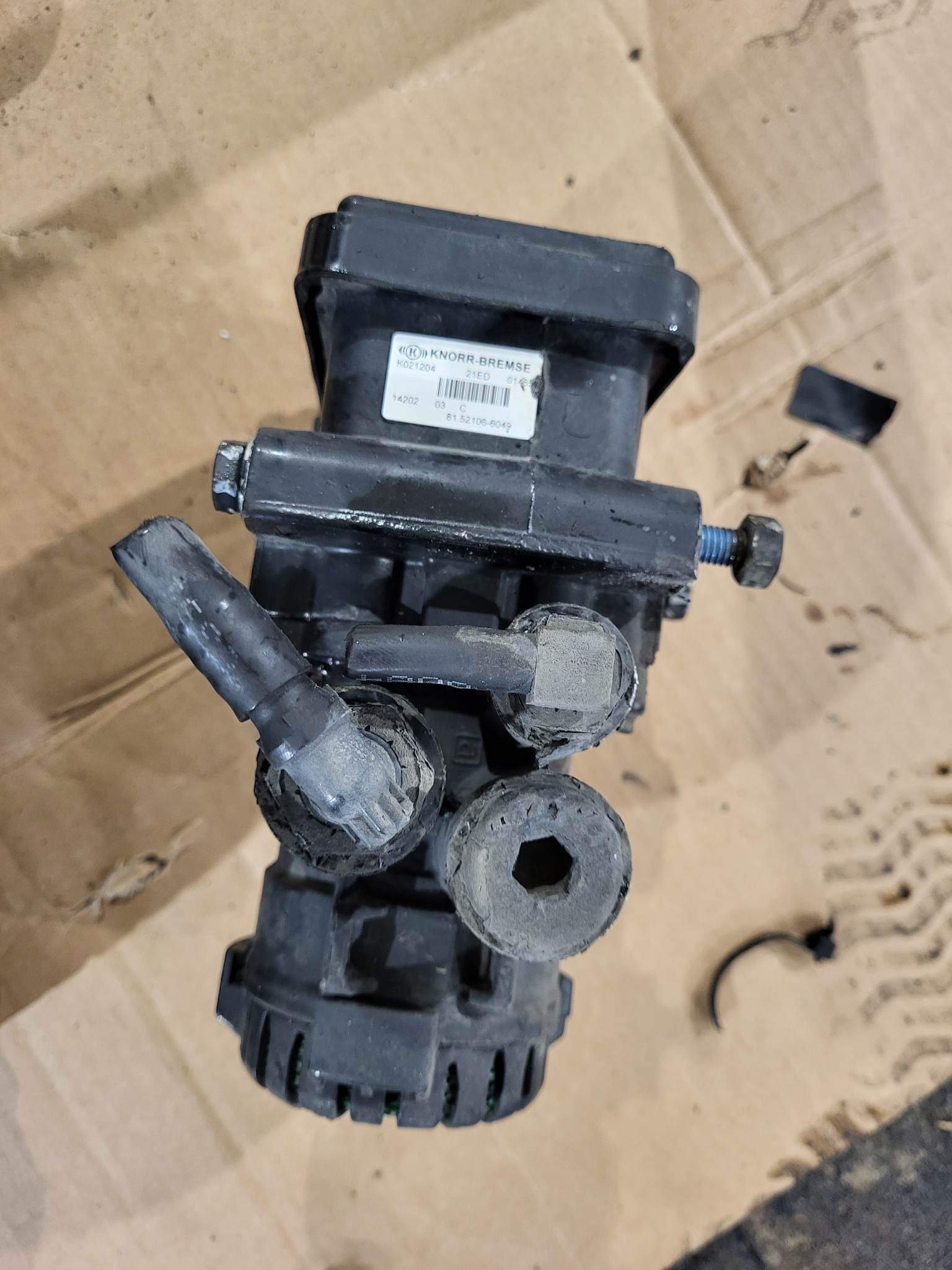 81.52106-6049 - Man TGX TGS клапан