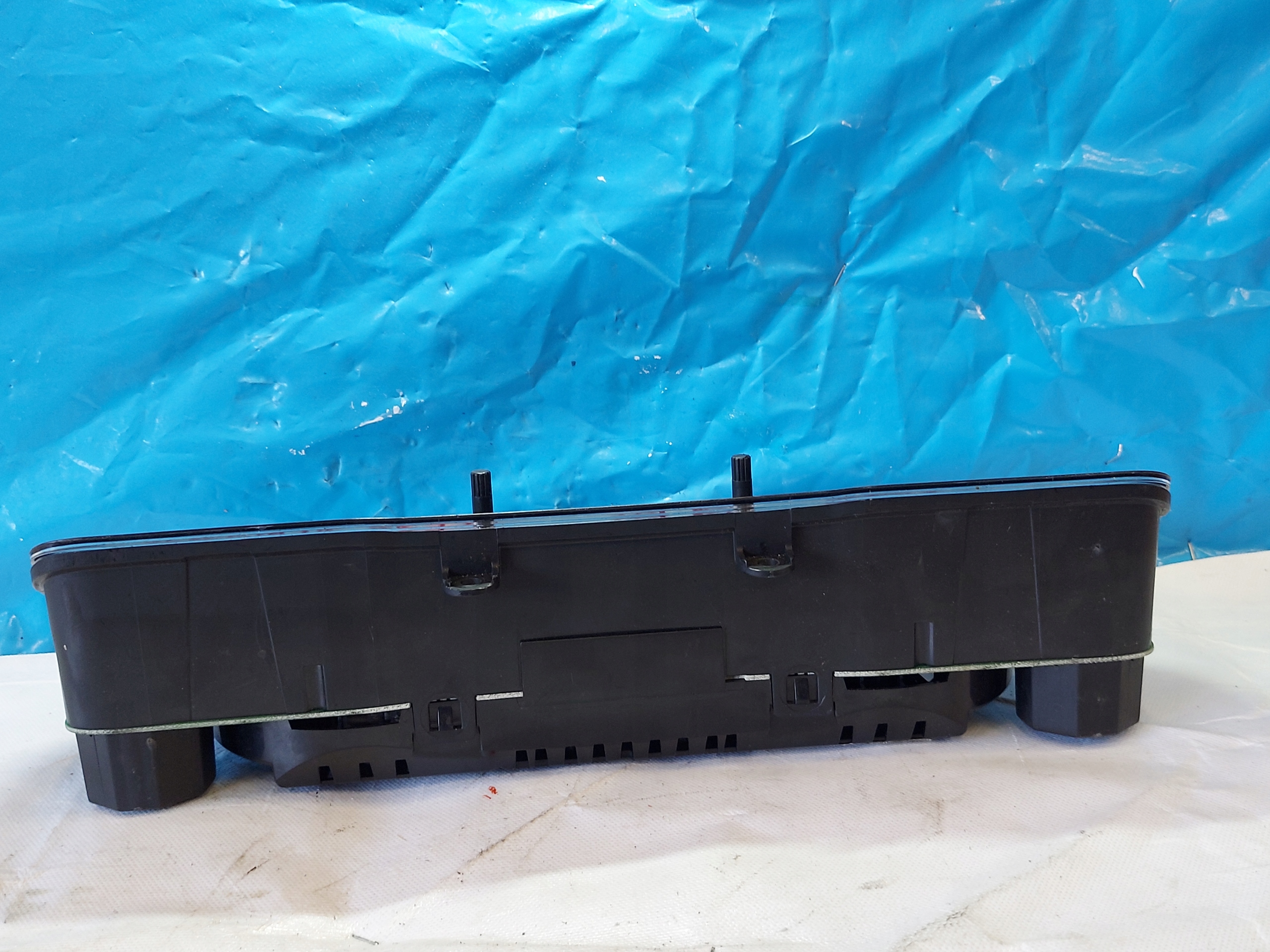 dials clock A6 C5 2.4 V6 4B0919881A