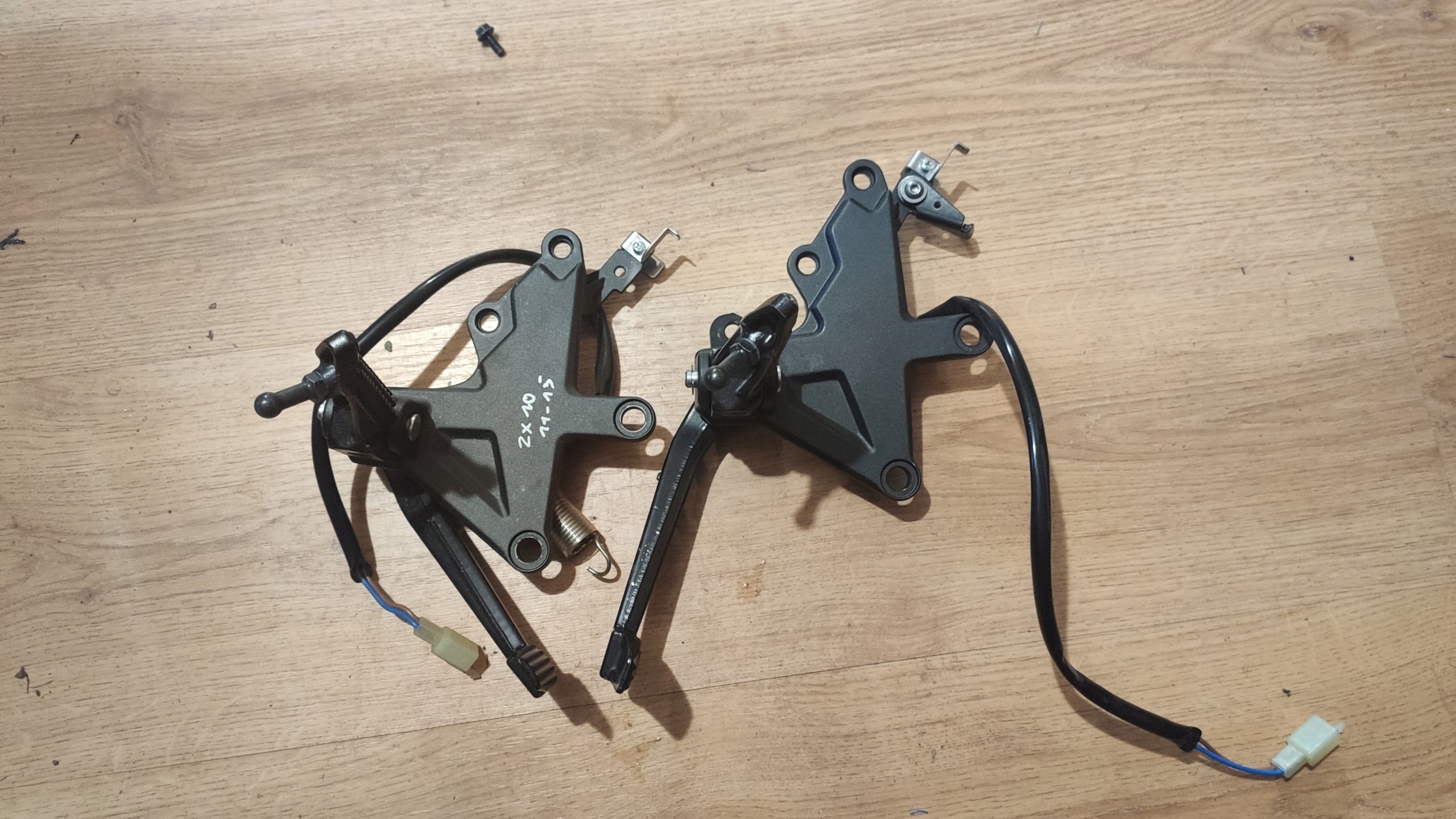 НАБОР ЕС ПРАВЫЙ ПЕРЕДНИЙ KAWASAKI ZX10R 11-15