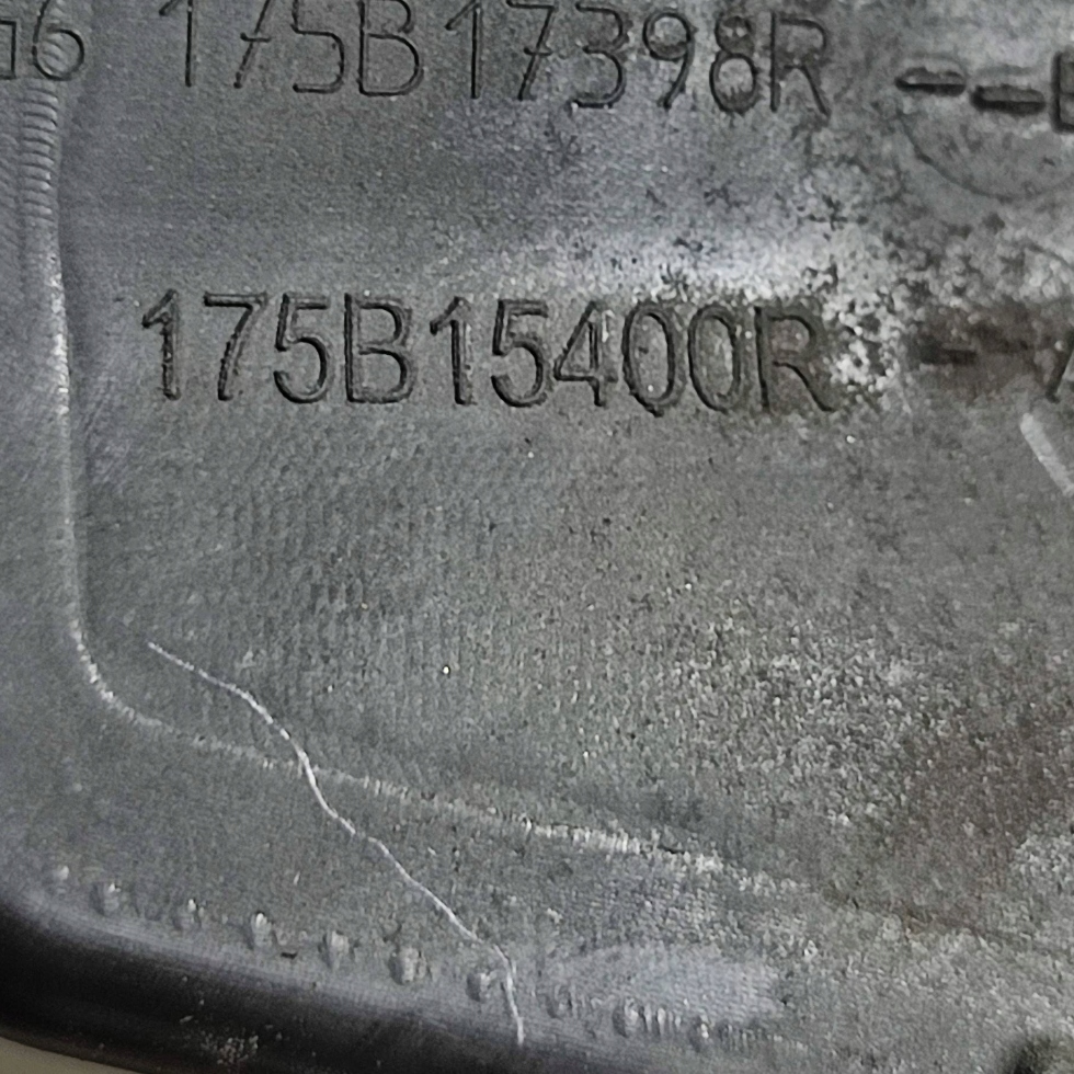 Mercedes-Benz GLA W156 2015 cover upper of the engine