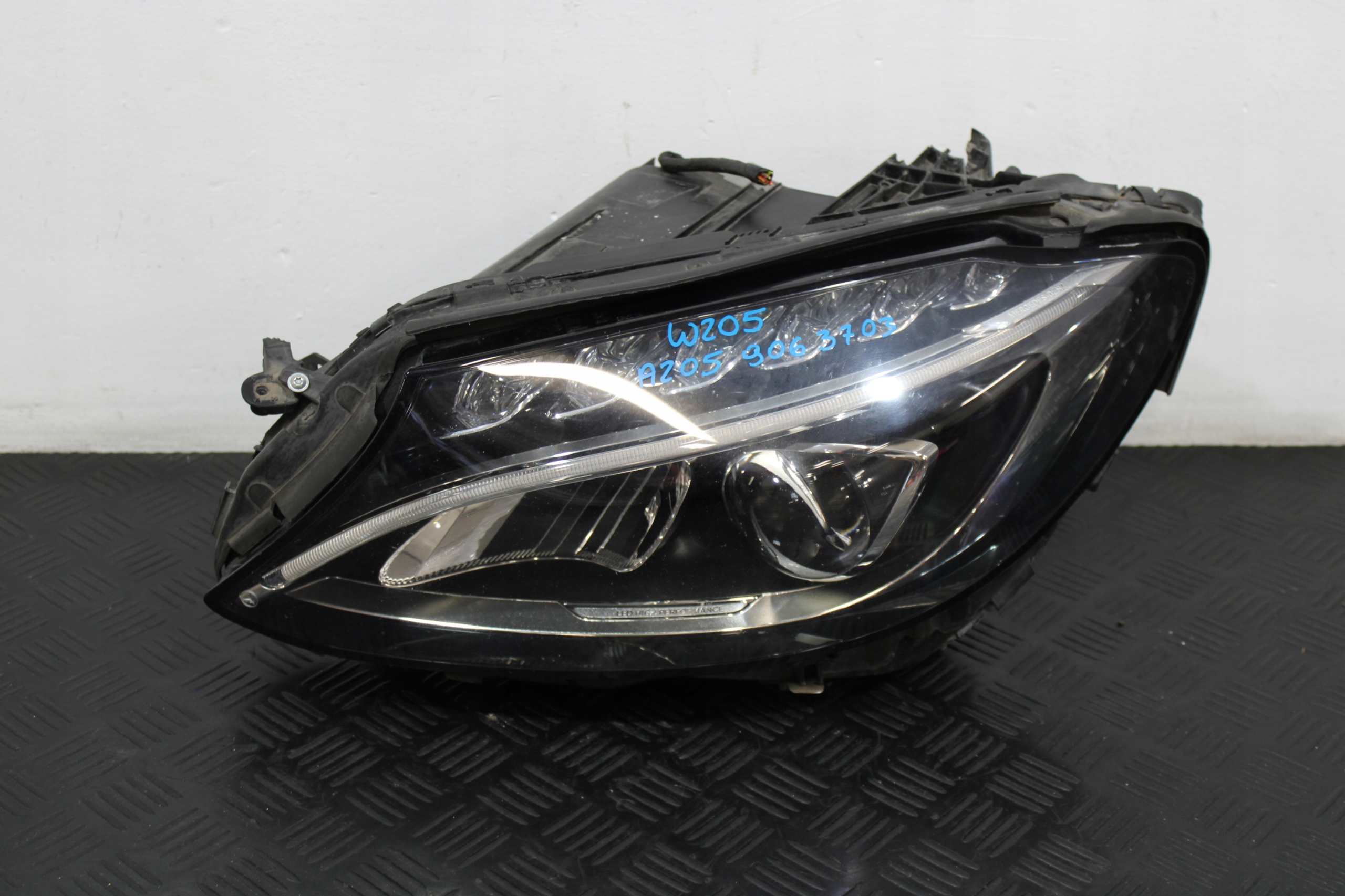 light left front LED A2059063703 MERCEDES C-KLASA W205 SB KOMBI