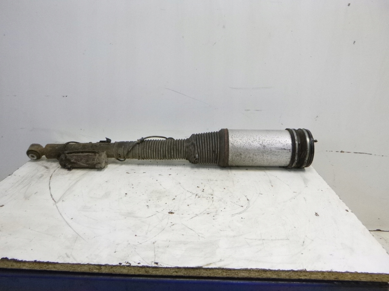 shock absorber ABC rear left Mercedes W220 S klasa . AIRMATIC