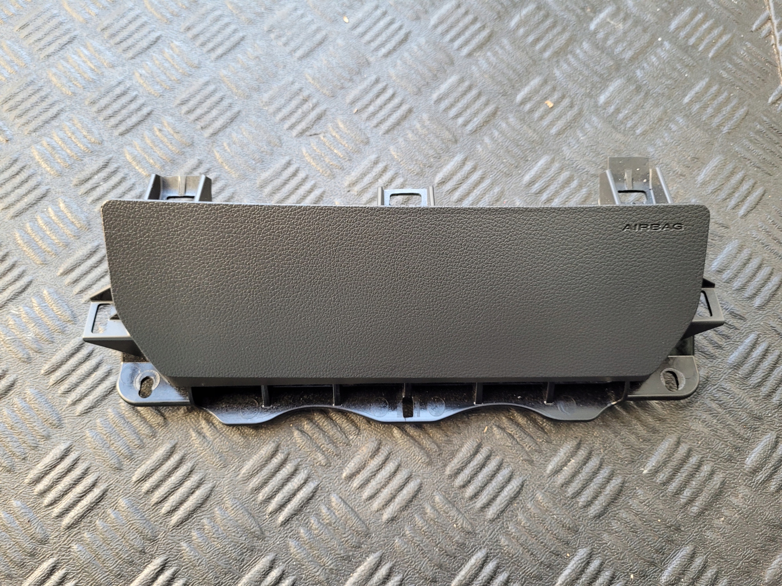 PODUSZKA AIRBAG KOLANOWA SSANGYONG TIVOLI