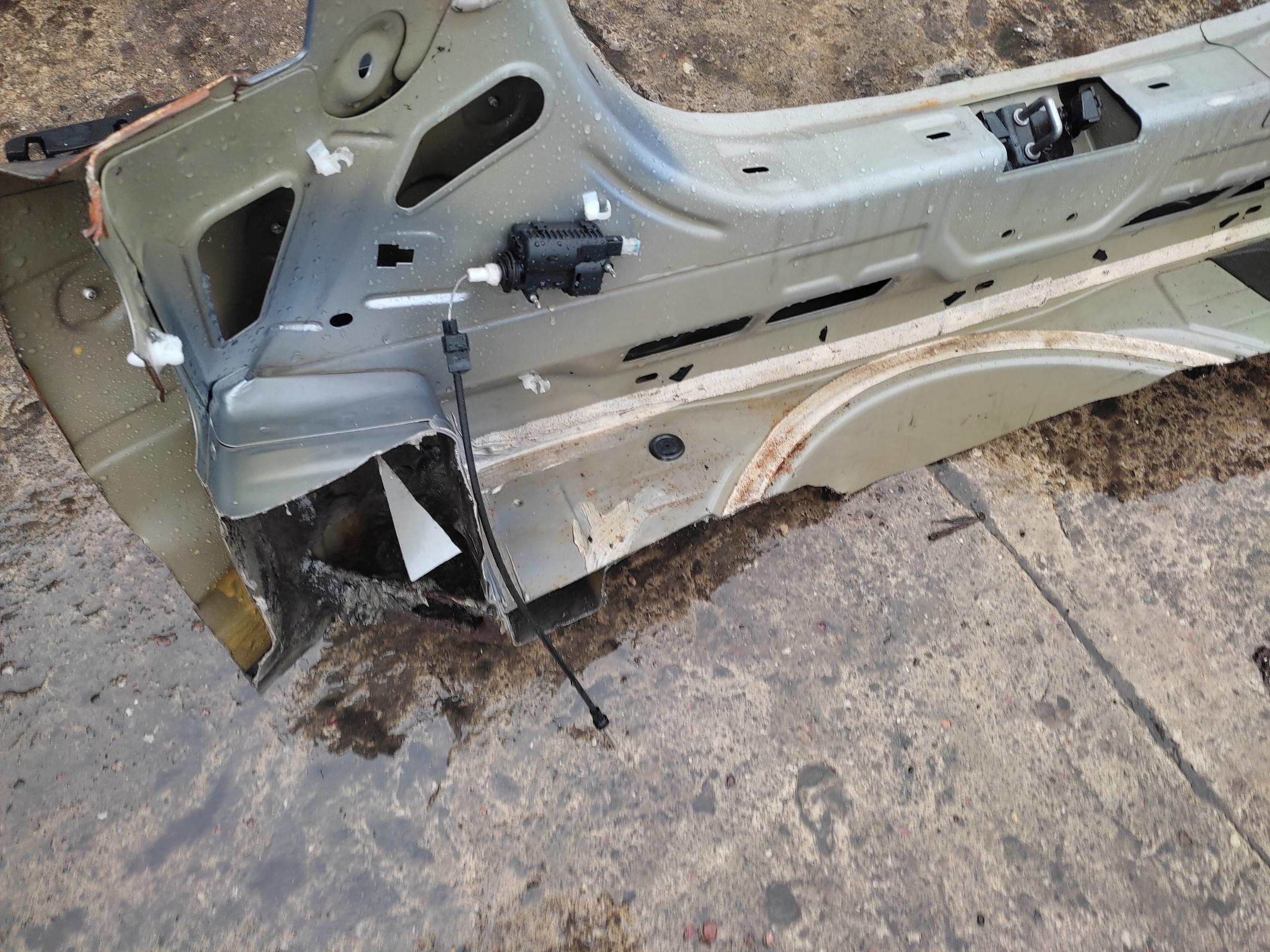 OPEL ASTRA H GTC 2009r TYLNY PAS BELKA Typ samochodu Samochody osobowe