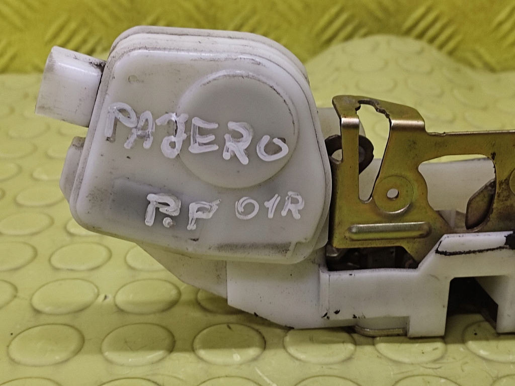 MITSUBISHI PAJERO 3 lock door right front