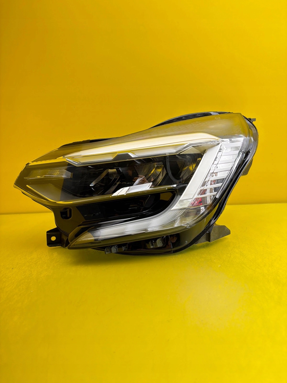light left front Renault Captur II Full Led 260608054R