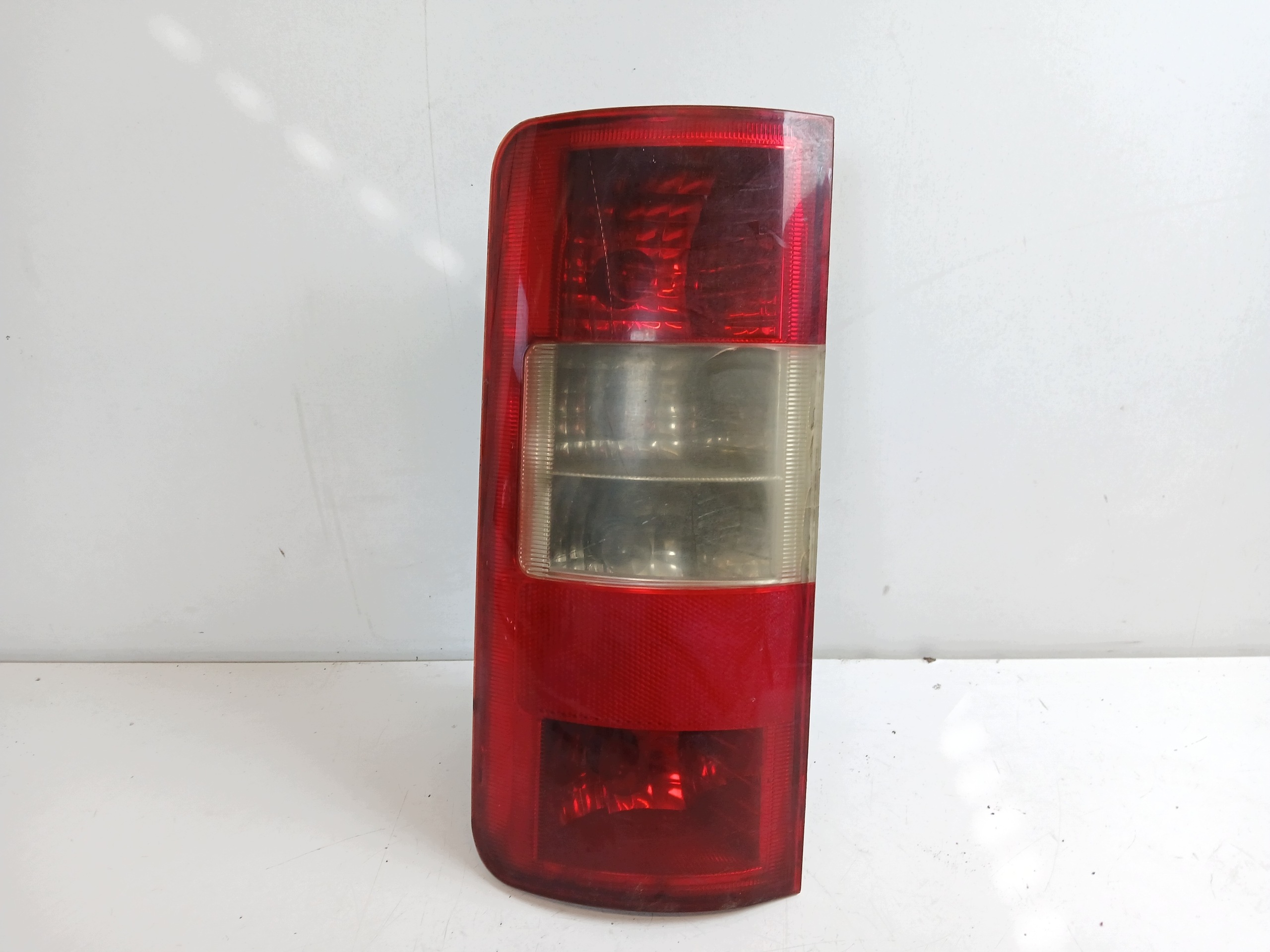 FORD CONNECT and light left rear part
