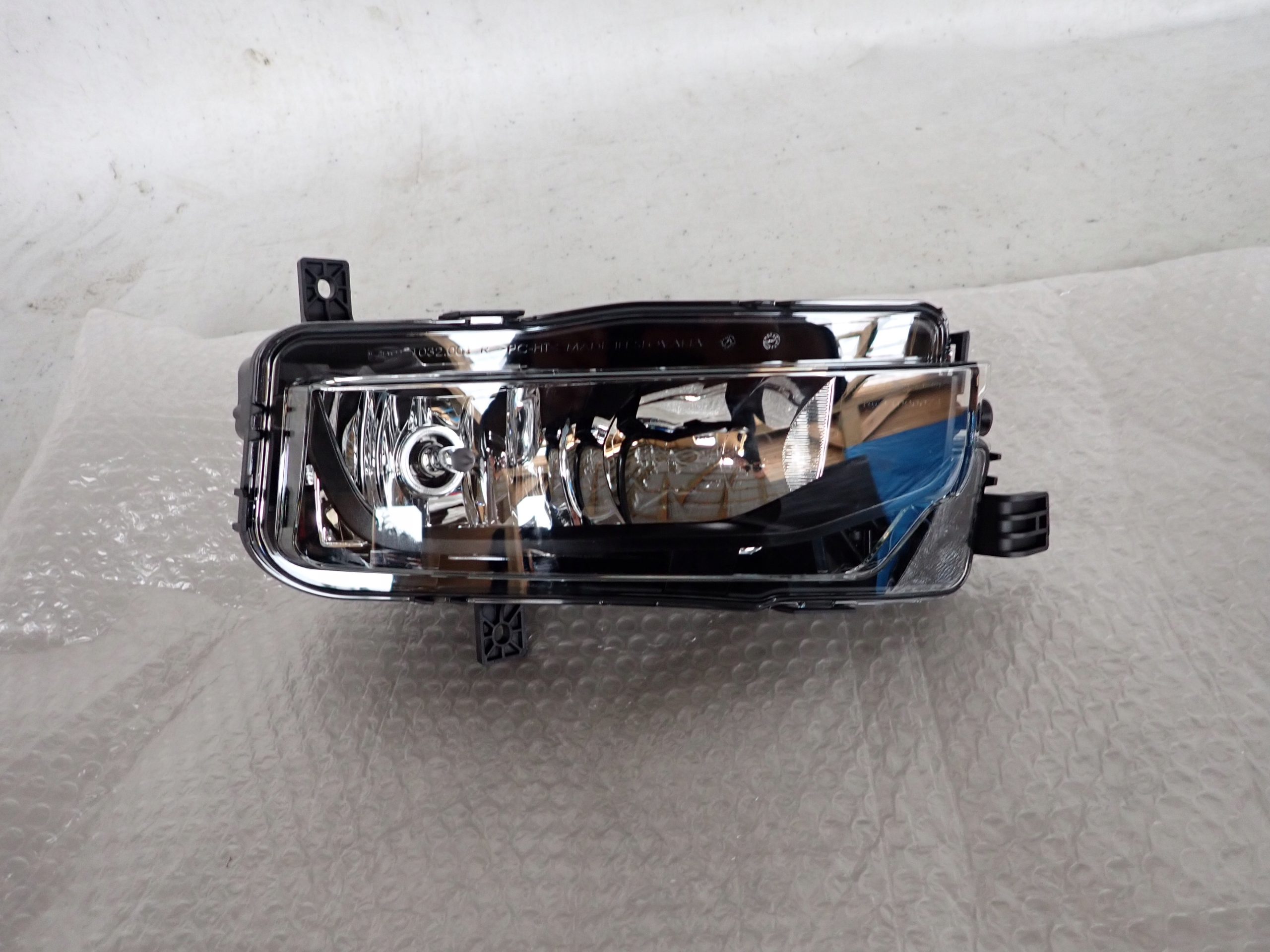 VW T6 7E0 15- fog light right front front 7E0941662C