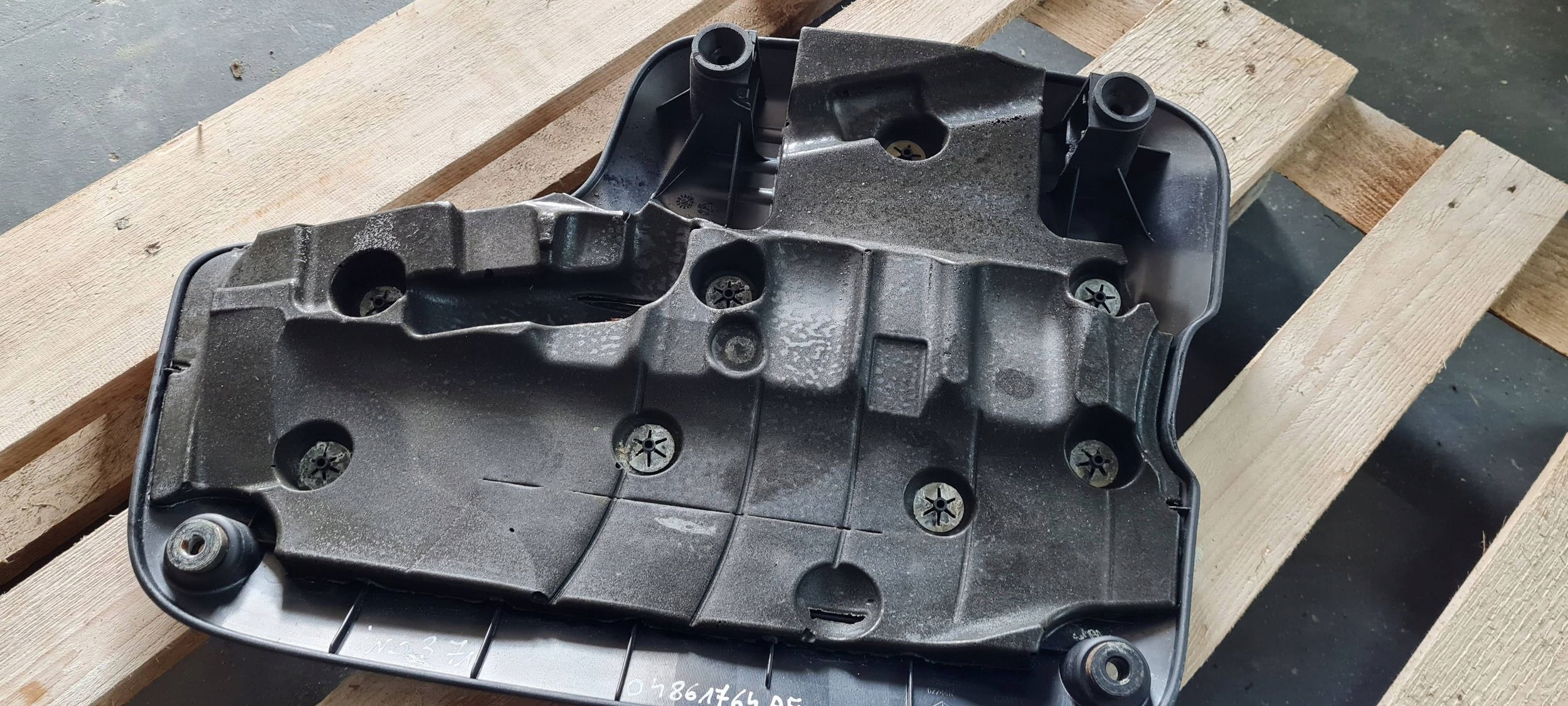Chrysler Pacifica 2022 cover engine housing cover upper 3.6 V6 04861764AE