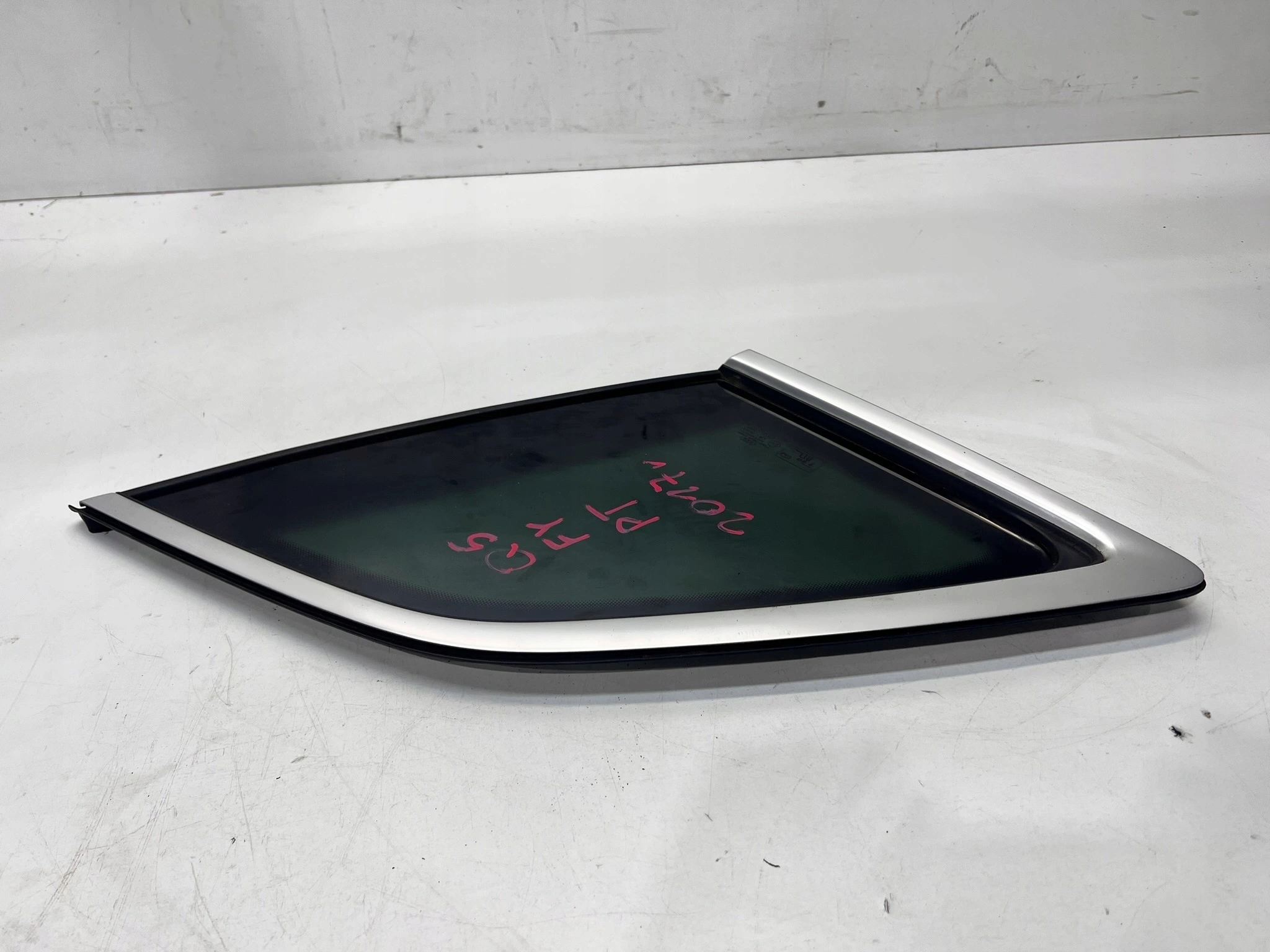 window bodywork right rear part AUDI Q5 FY 2017R 80A845298J