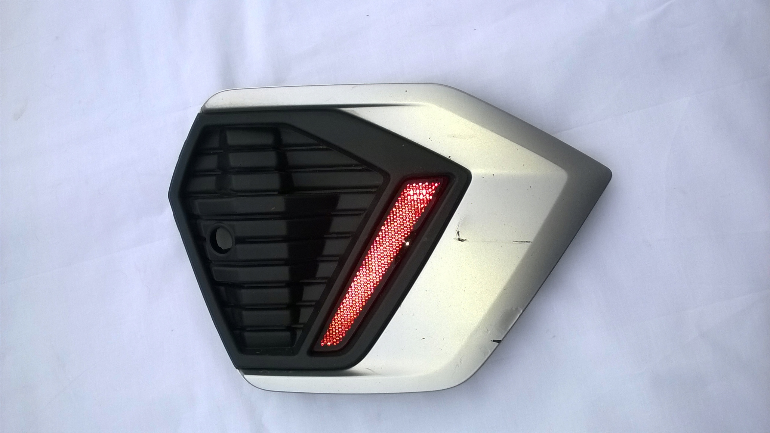 AUDI A1 II Citycarver kratka zderzaka prawa tył 82A807882A