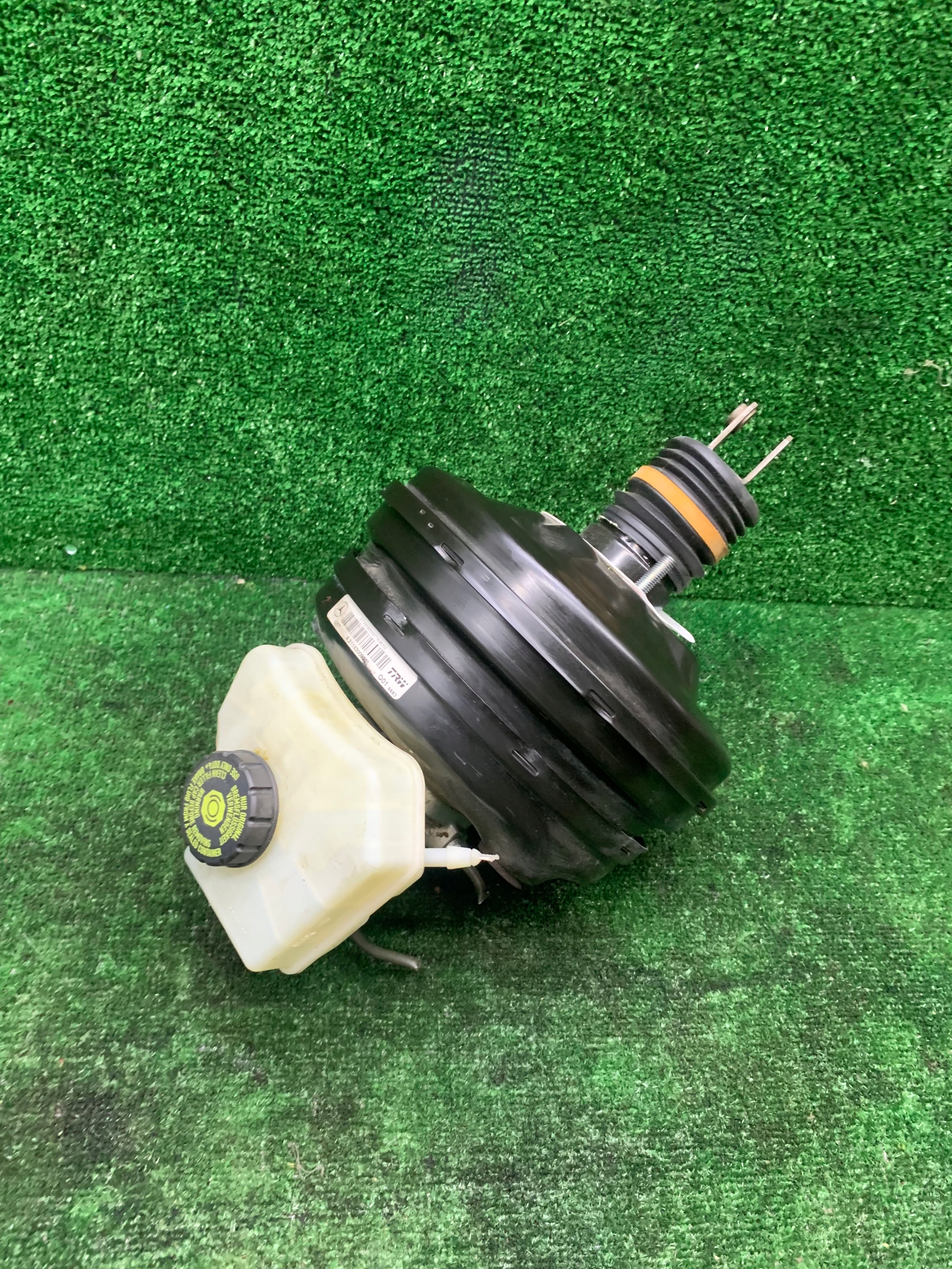 servo brake tank pump MERCEDES E W211 A2114300930L