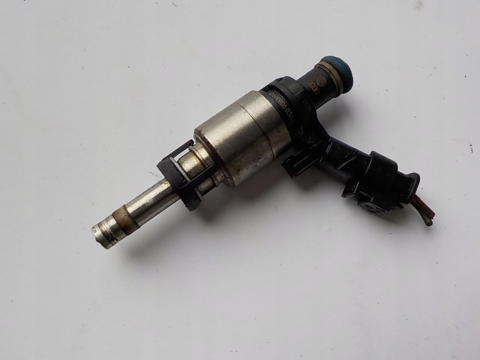 AUDI A4 B8 1.8 TFSI originál vstrekovač 06H906036E