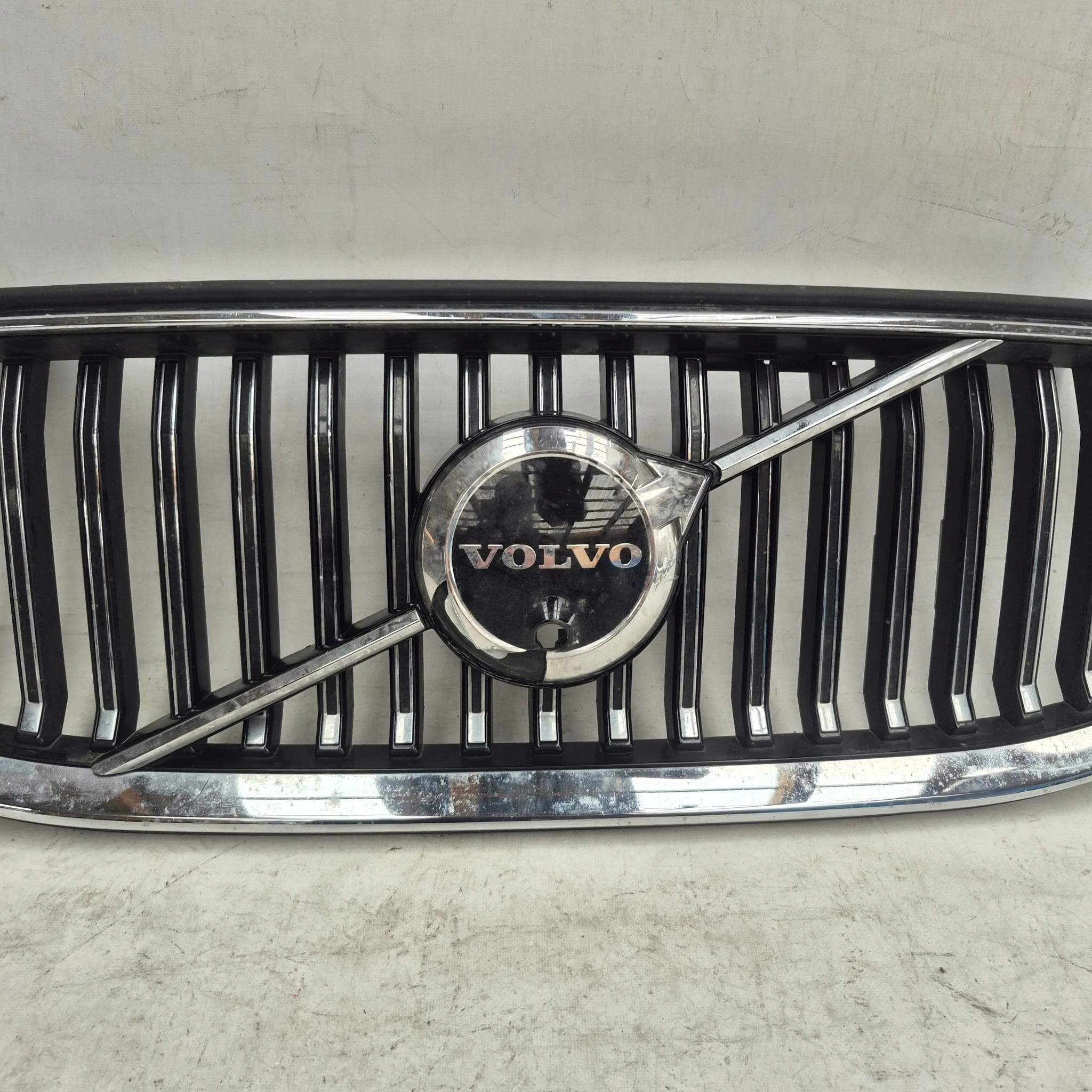 VOLVO XC60 II 2 LIFT 21-> grill grille radiator