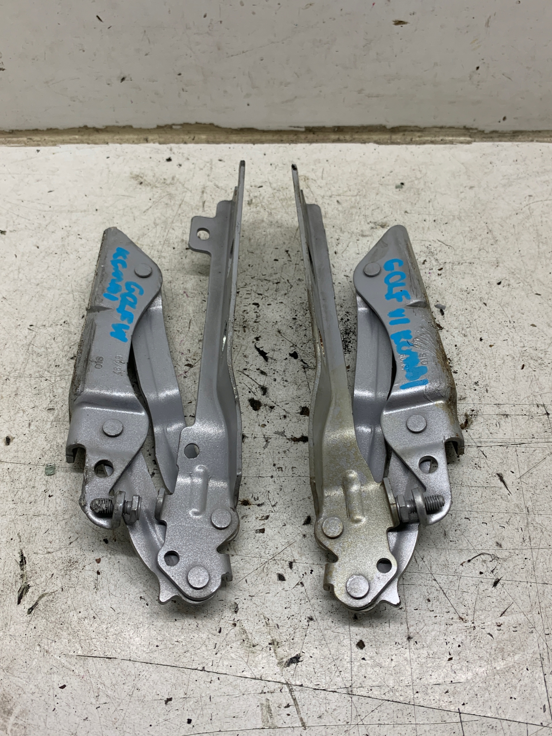 hinge bonnets left right 5K0823301B 5K0823302B VW GOLF VI KOMBI