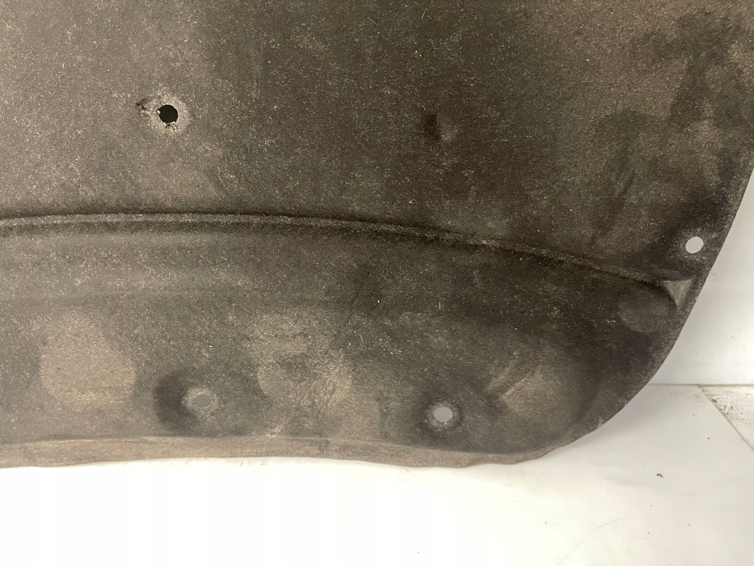 MERCEDES E-KLASA W212 Insonorisation du capot A2126820026