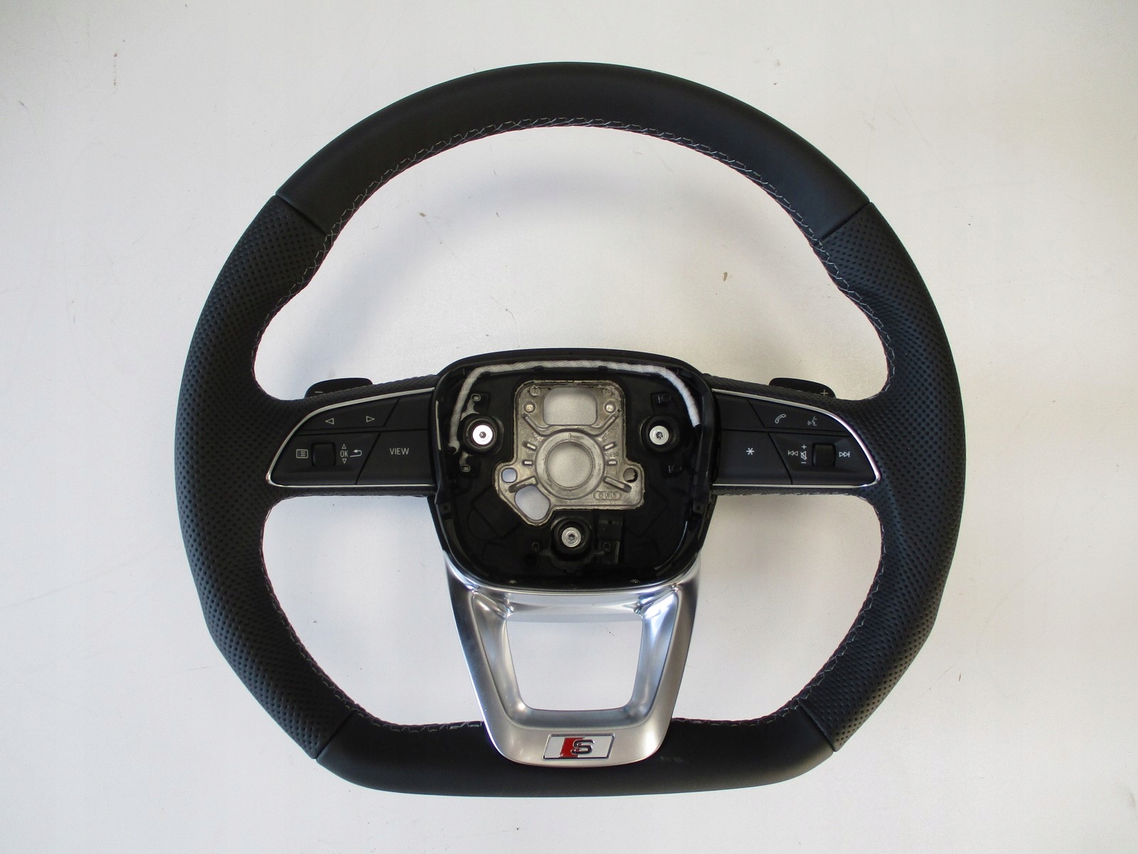 KIEROWNICA AUDI Q7 4M0