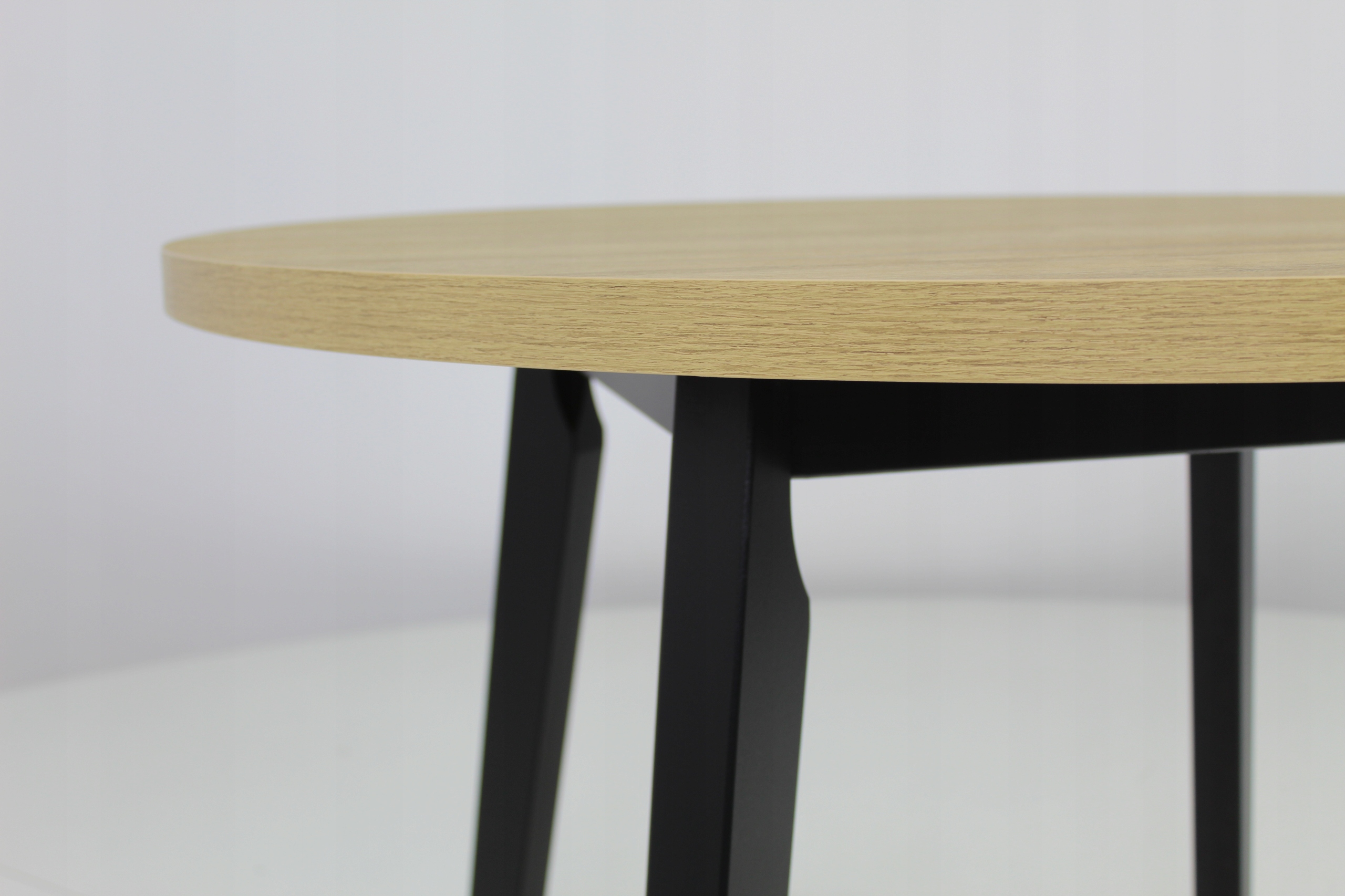 MODNY zestaw okrągły stół + 4 krzesła z poduszką Kolor obicia czarny