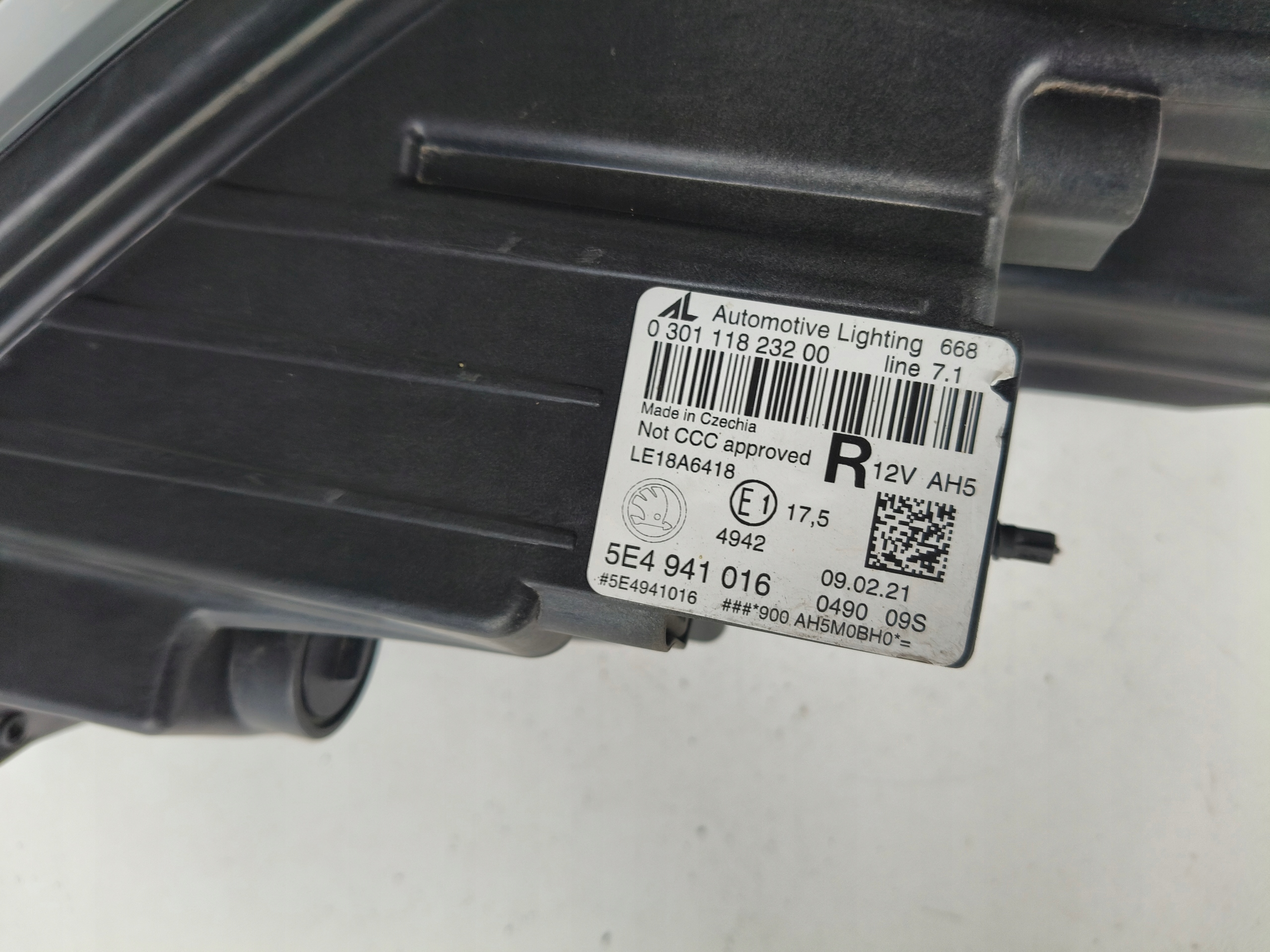 light right REFLEKTOR SKODA OCTAVIA IV 4 5E3 20- FULL LED