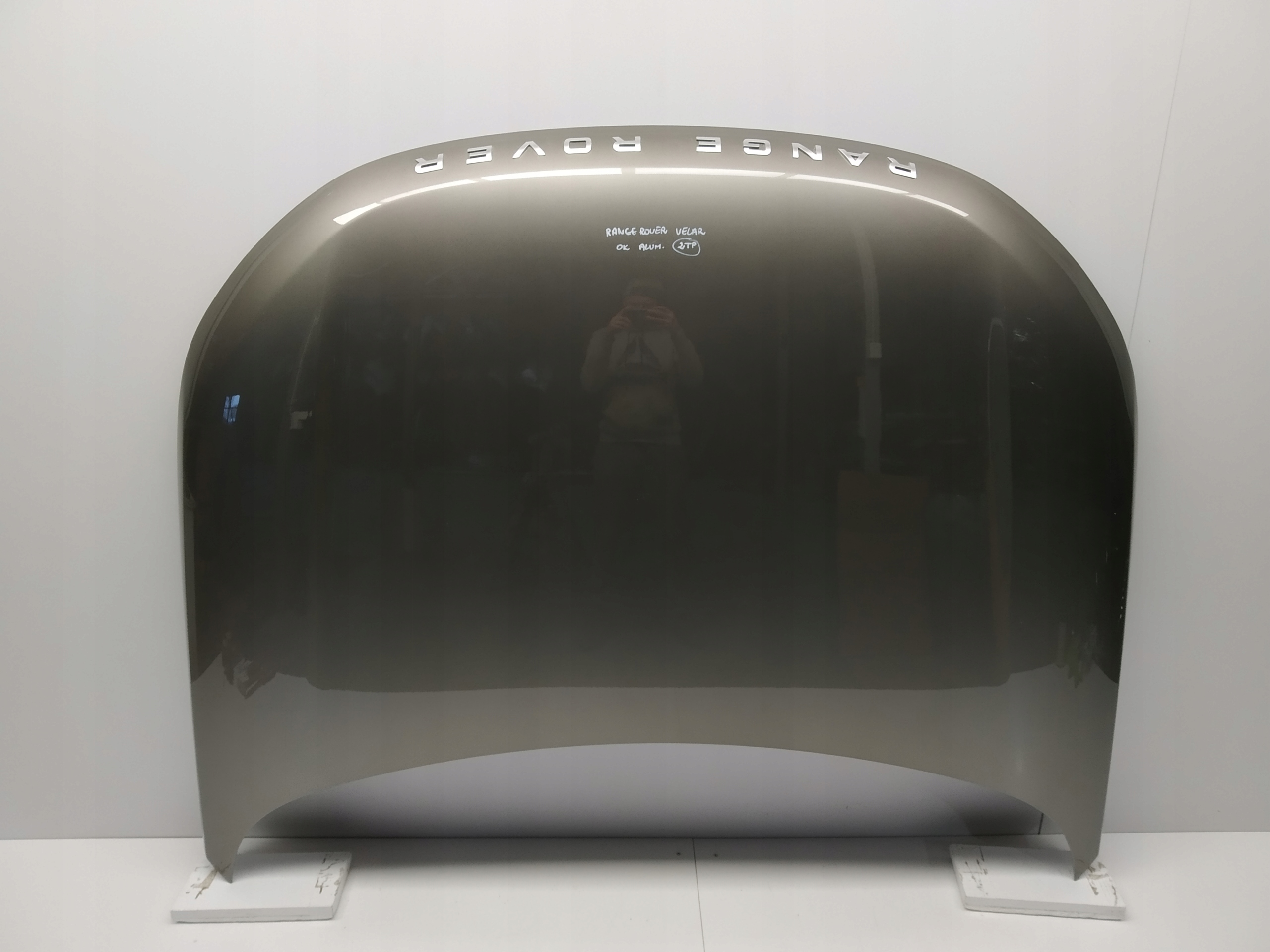 L560 Range Rover Velar ladna bonnet without wlotow grey