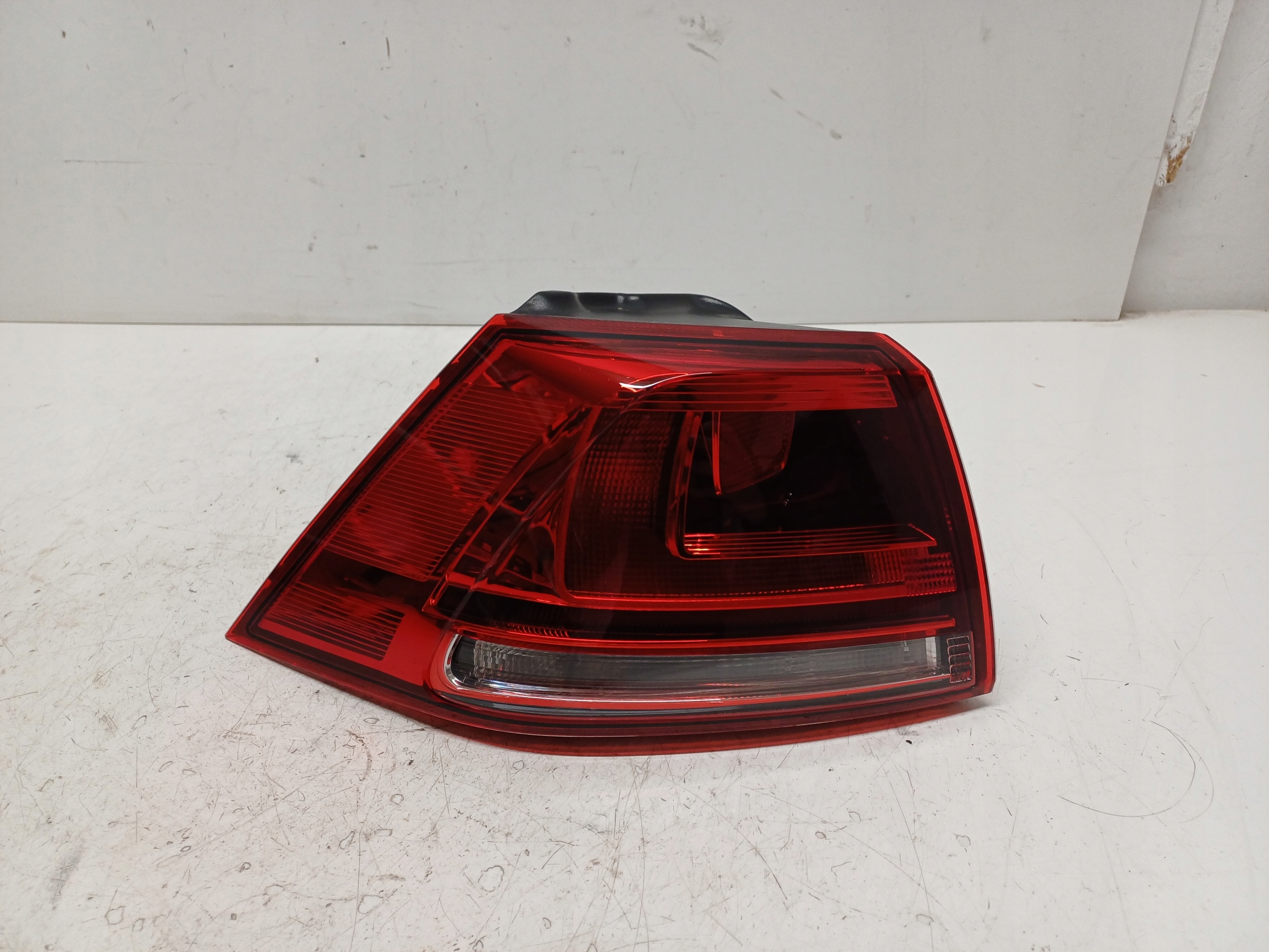 VW GOLF 7 VII HB LAMPA LEWA TYŁ 5G0945095P