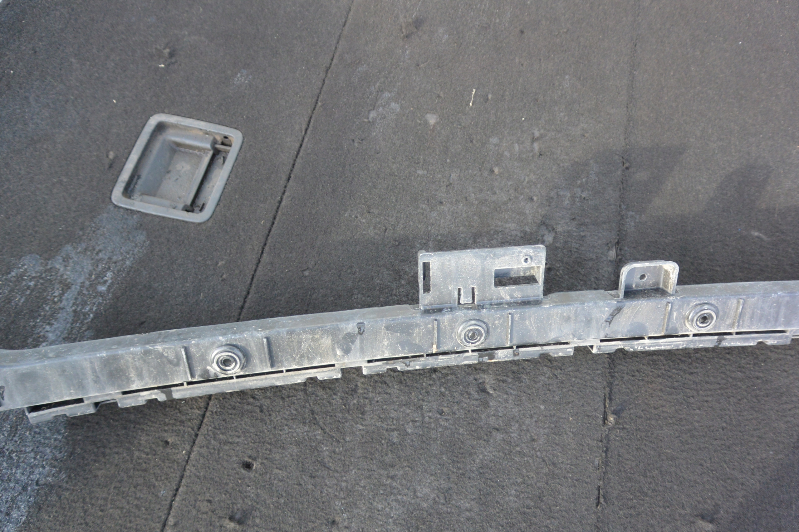 bumper bracket rear part central MASERATI GHIBLI III
