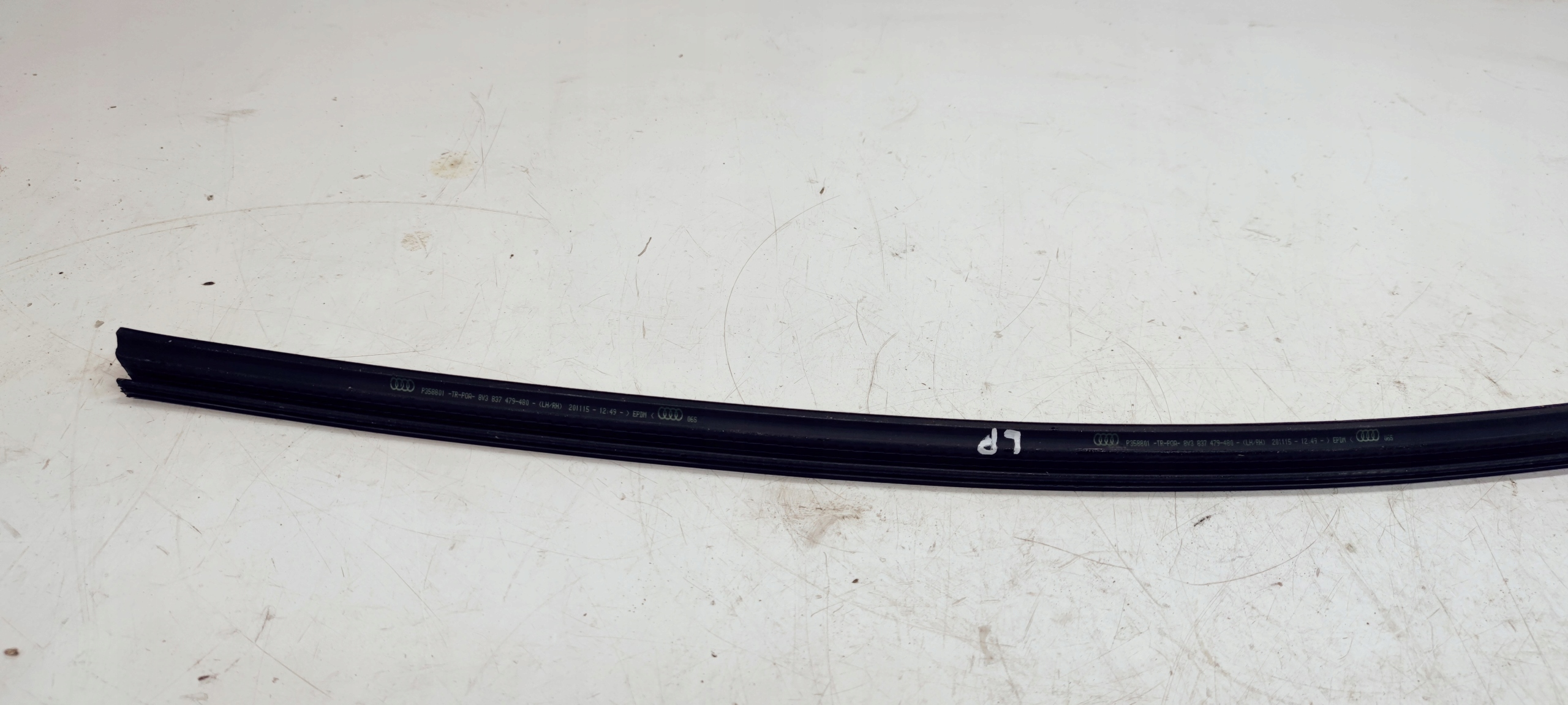 gasket door windows left right AUDI A3 8V3837479