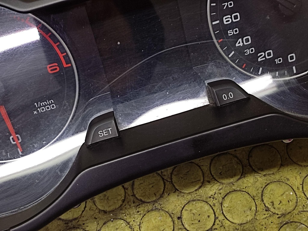AUDI A4 B8 2.0 TDI dials 8K0920930N
