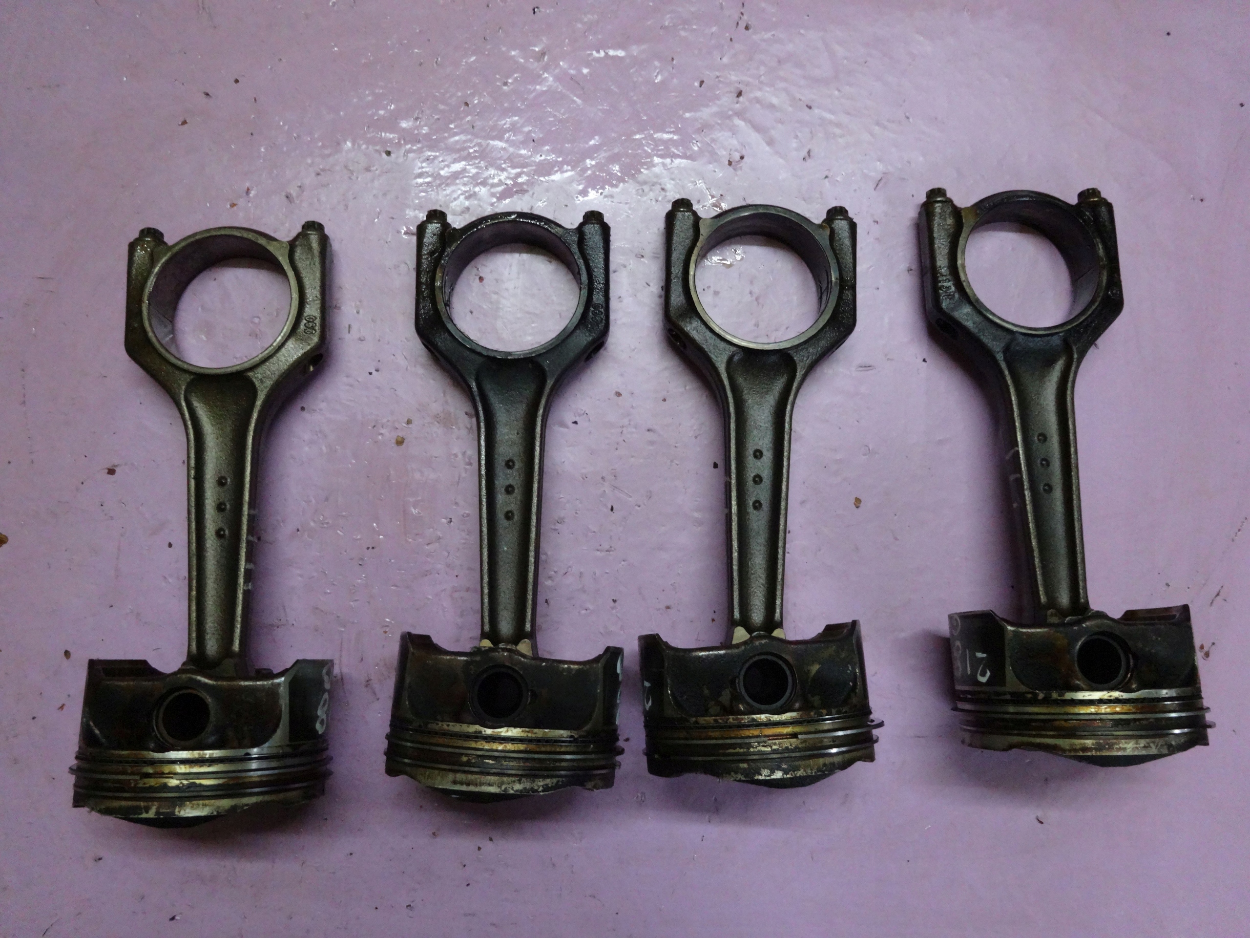 BMW 1 1.6 B 122KM 158TYS. 09r. N43B16 TŁOK KORBOWÓD Jakość części (zgodnie z GVO) O - oryginał z logo producenta pojazdu (OE)