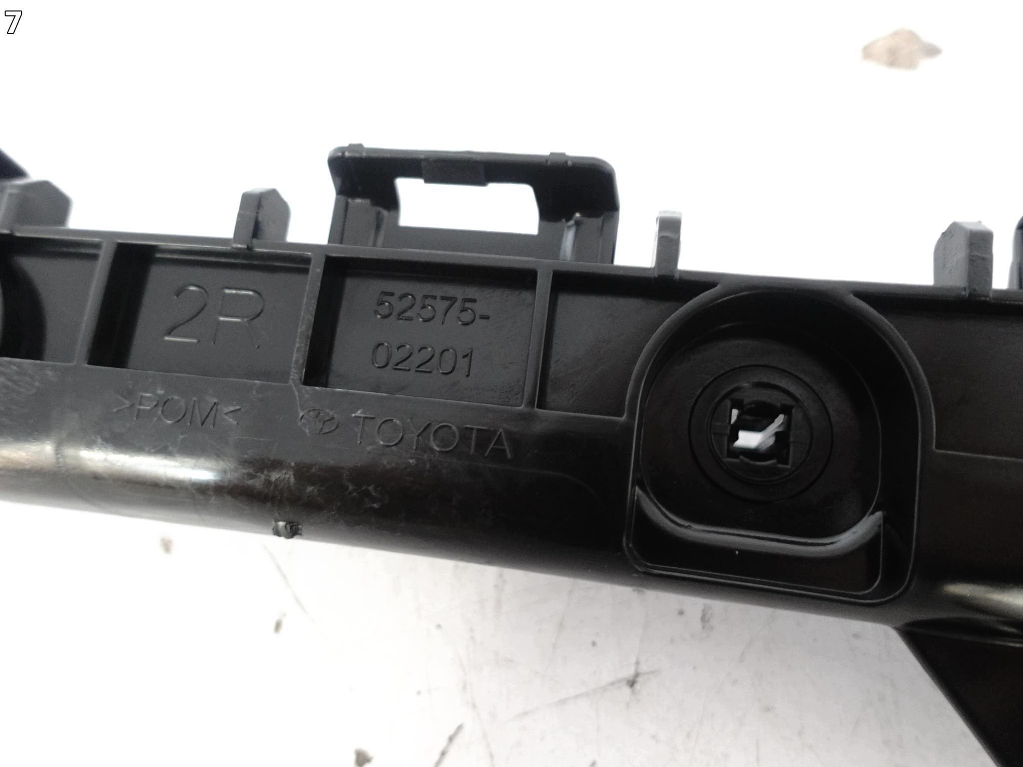 TOYOTA COROLLA E21 E210 XII KOMBI 18- support holder W bumper rear part right