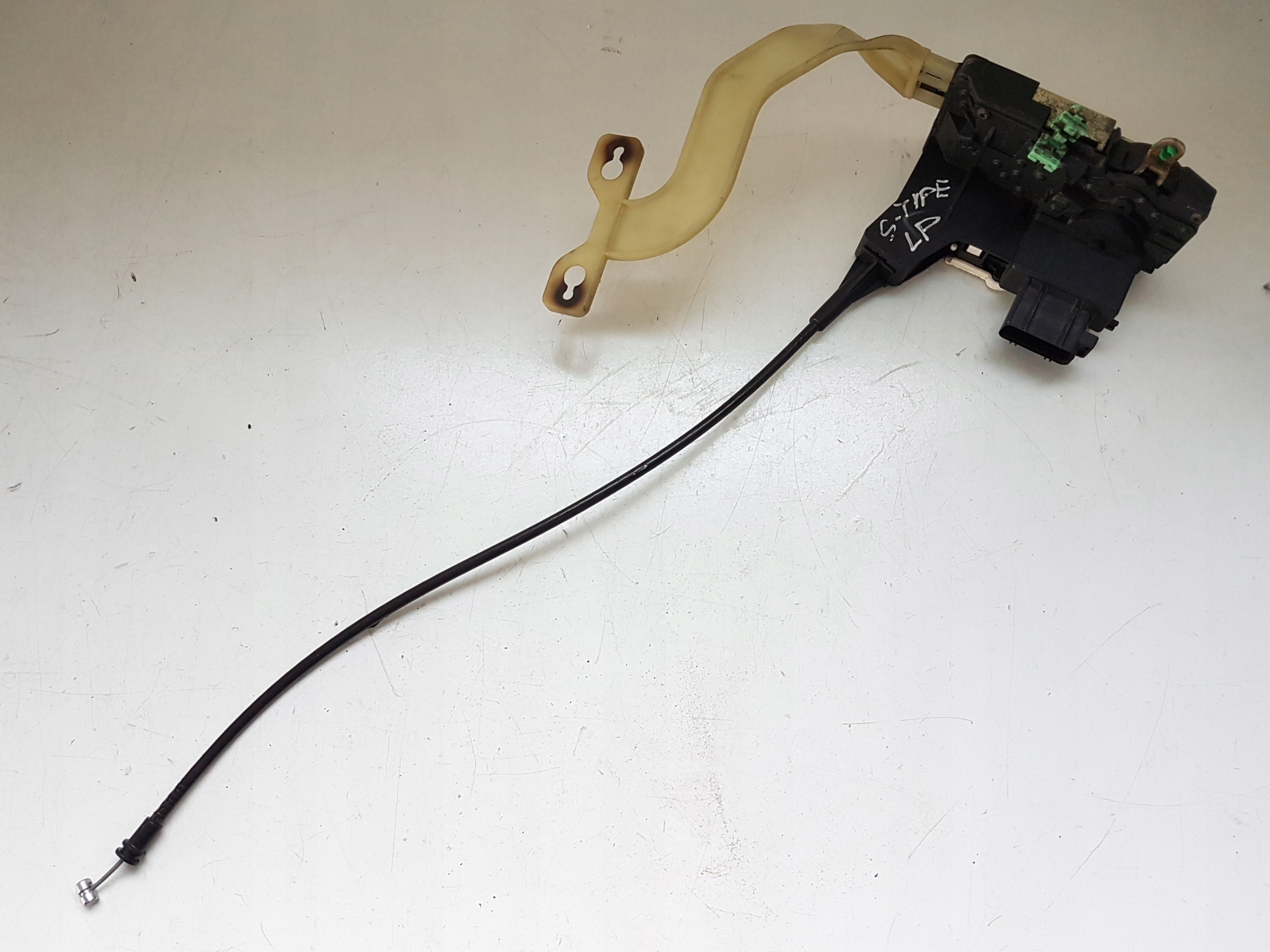 2W4A-5421813-EB - ЦЕНТРАЛЬНЫЙ ЗАМОК ЛЕВЫЙ ПЕРЕДНИЙ EU JAGUAR S-TYPE R LIFT