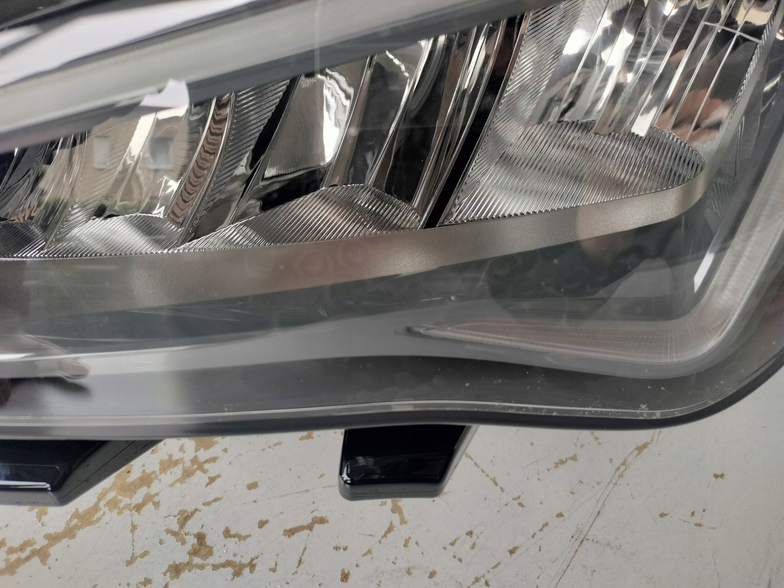 light left REFLEKTOR SEAT CUPRA BORN 10E 21- FULL LED