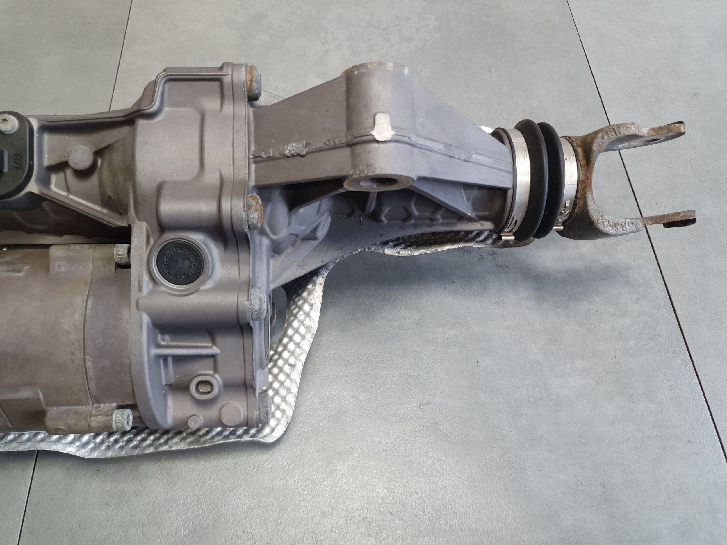 Audi Q7 4M control skretna osi rear part 4M0501055F