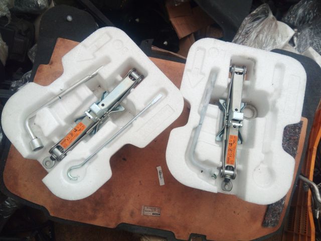 Ниссан Микра К13 патрон домкрата пенополистирол багажника