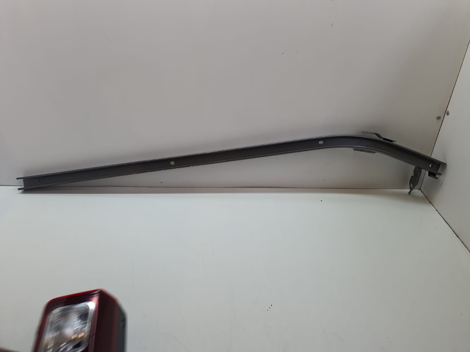 PROWADNICA DRZWI PRZESUWNYCH TRAFIC III VIVARO B Car type Passenger cars Cargo vans