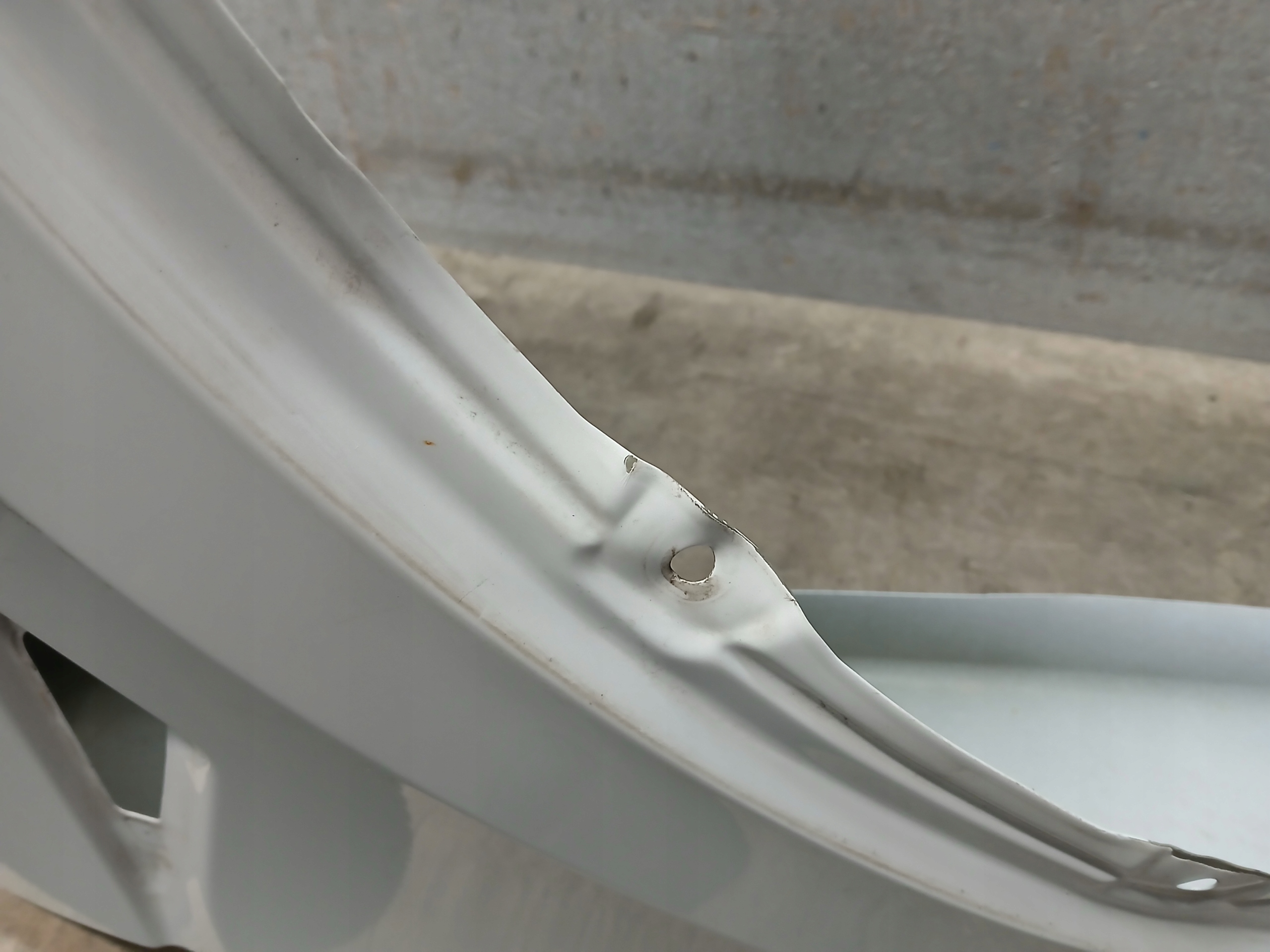fender front right TESLA Y