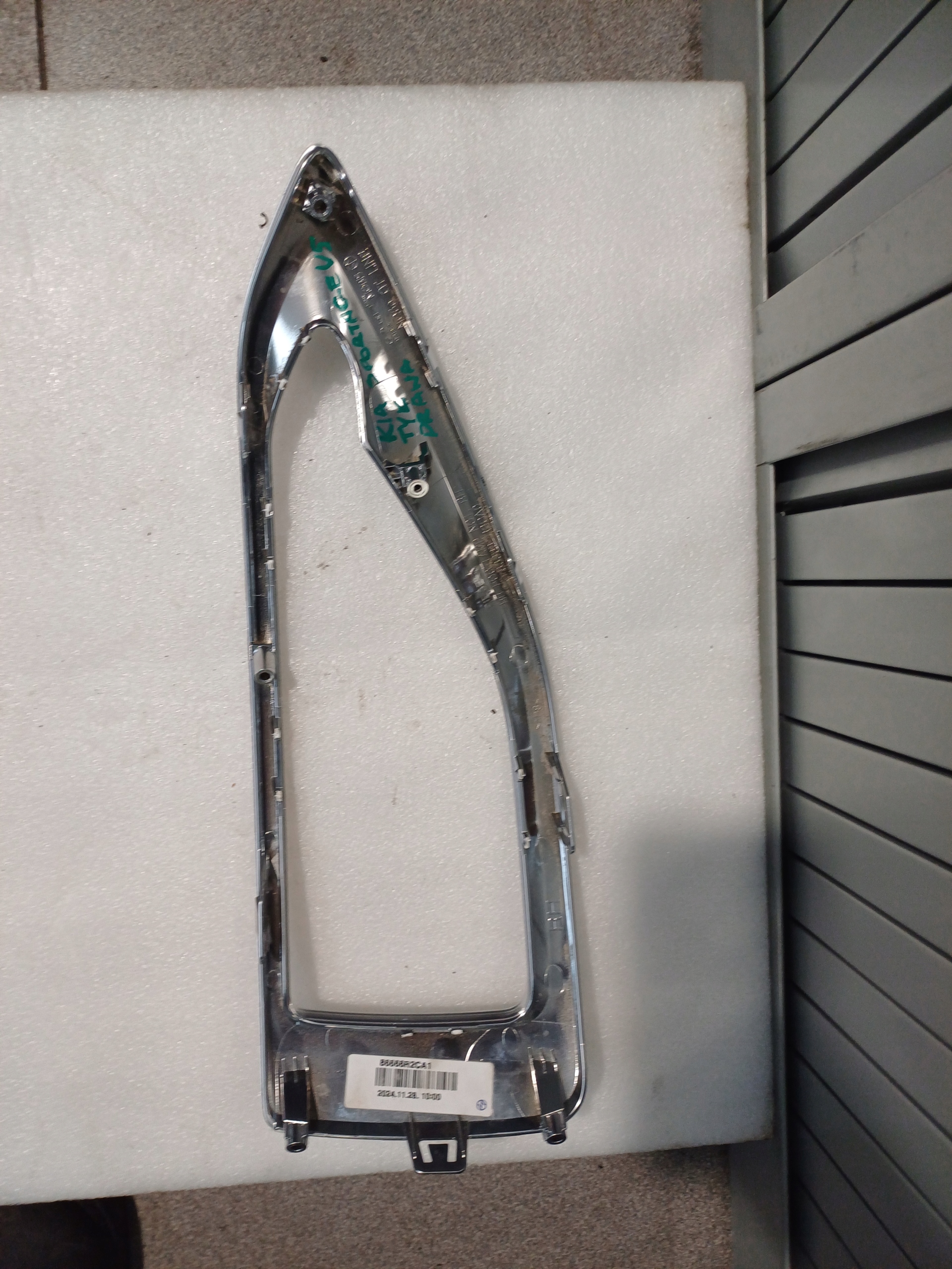 frame lights right rear part KIA SPORTAGE 5 V 86666-R2CA0