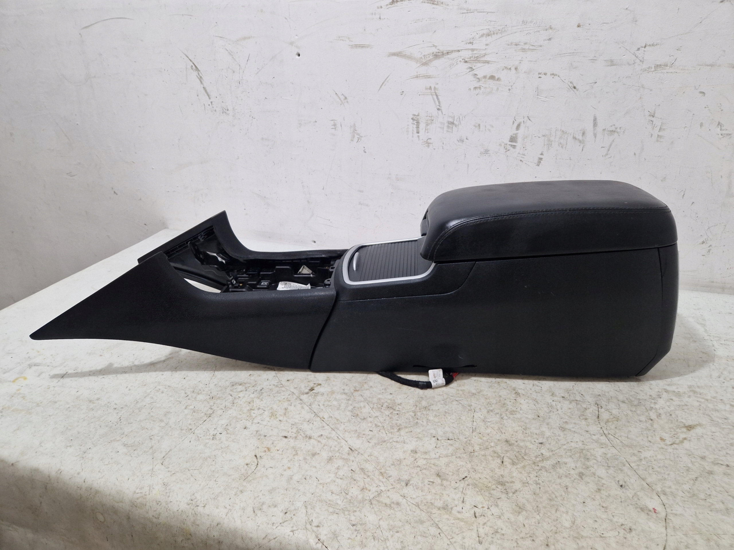 DODGE CHARGER 2019- TUNEL central armrest 6ED891X9AH