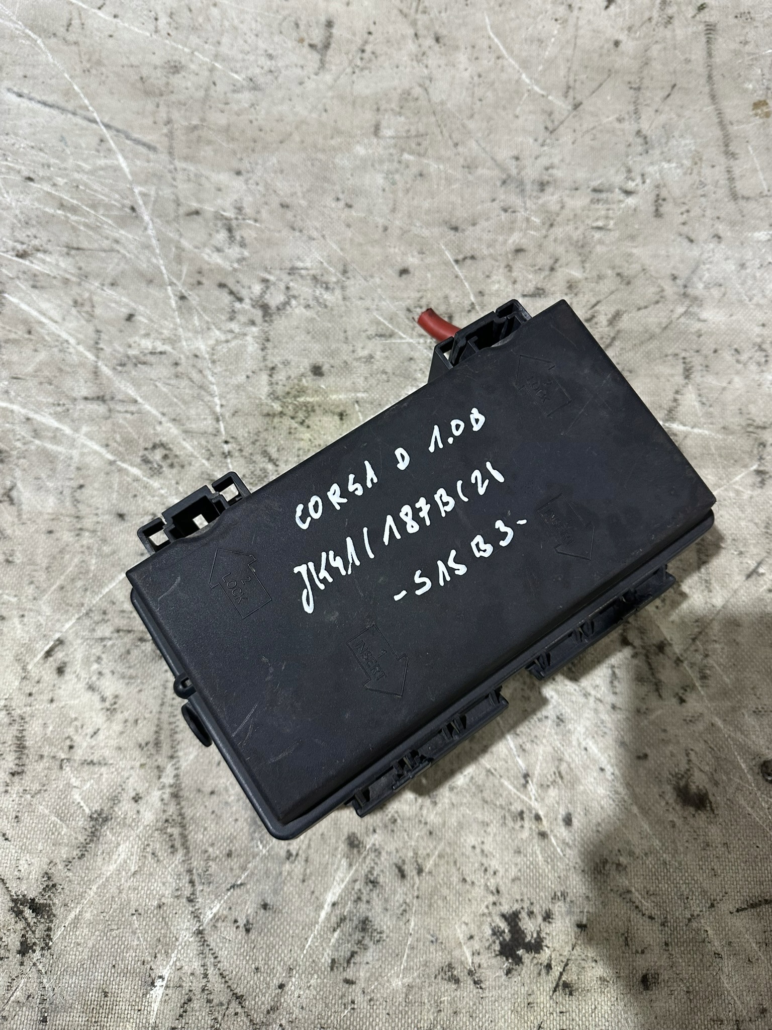 fuse box OPEL CORSA D 1.0B 13217392EF