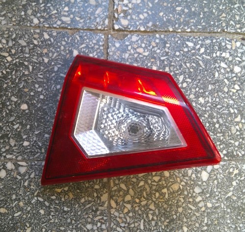 SUZUKI VITARA III 15+ LEWA TYLNA LAMPA KLAPA ORYGINAŁ